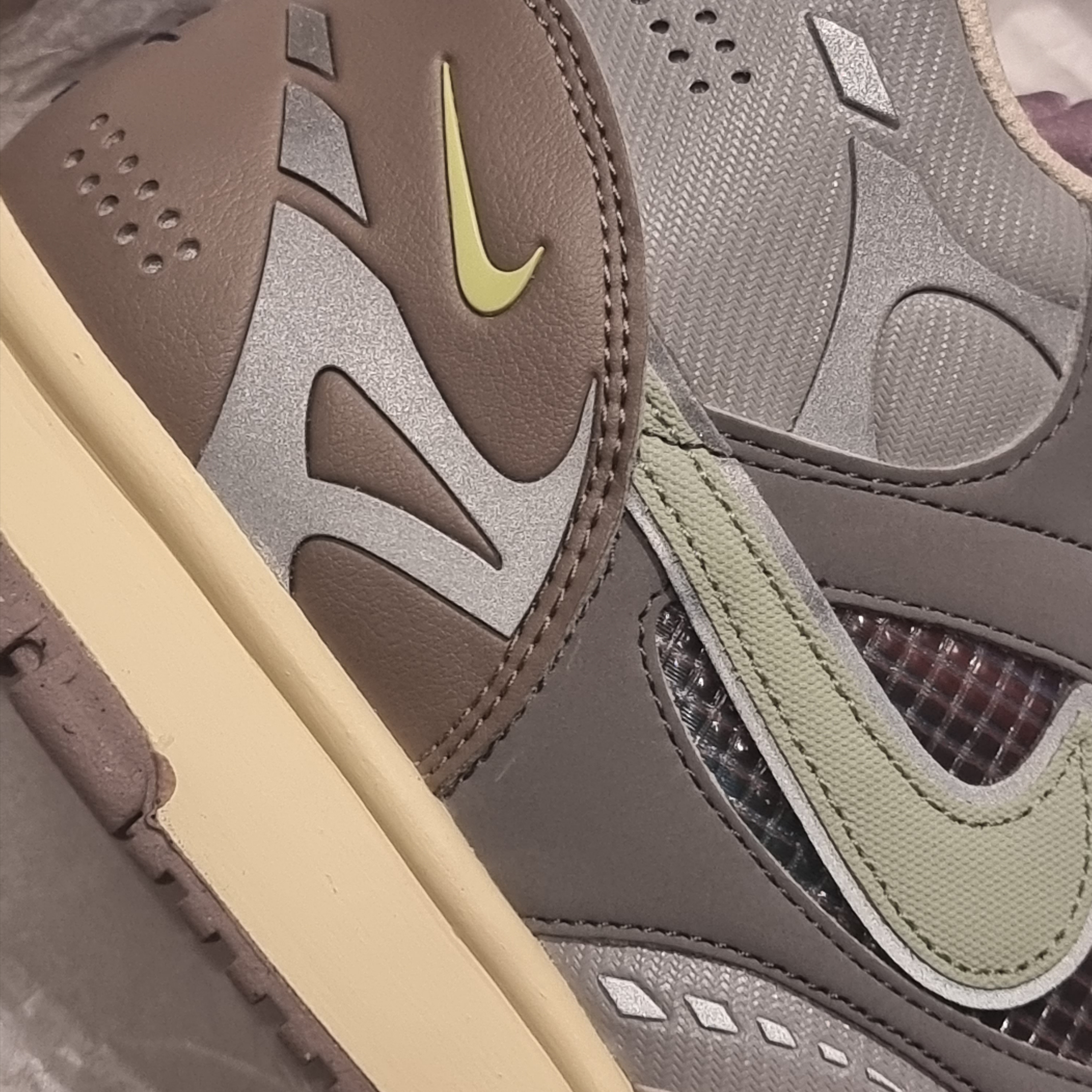 Nike Air Trainer 1 SP Light Smoke Grey and Honeydew 착용 스타일 - 5