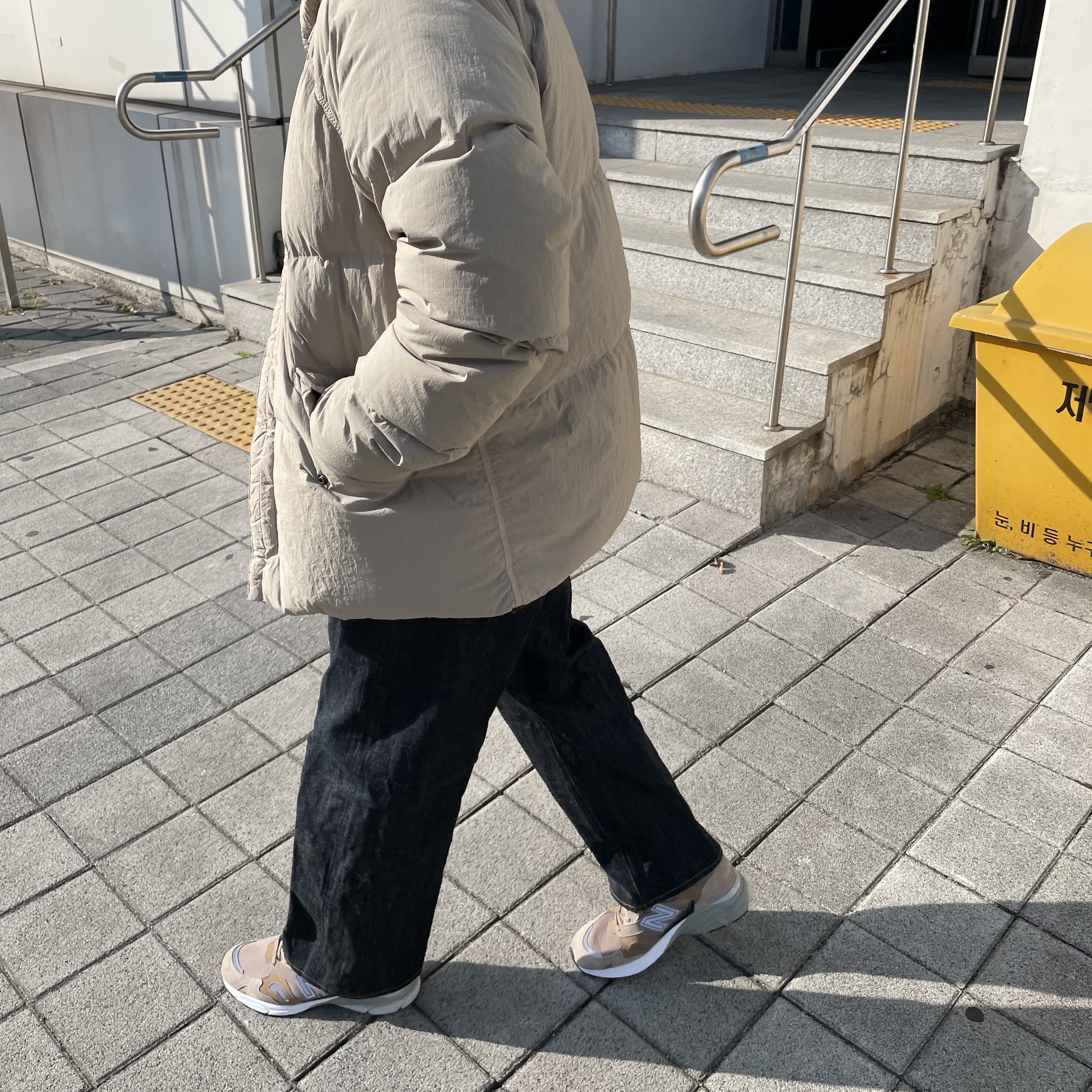 Ten C Artic Down Parka Pale Taupe, New Balance 920 Made in UK Desert Pack Camel 착용 스타일 - 2