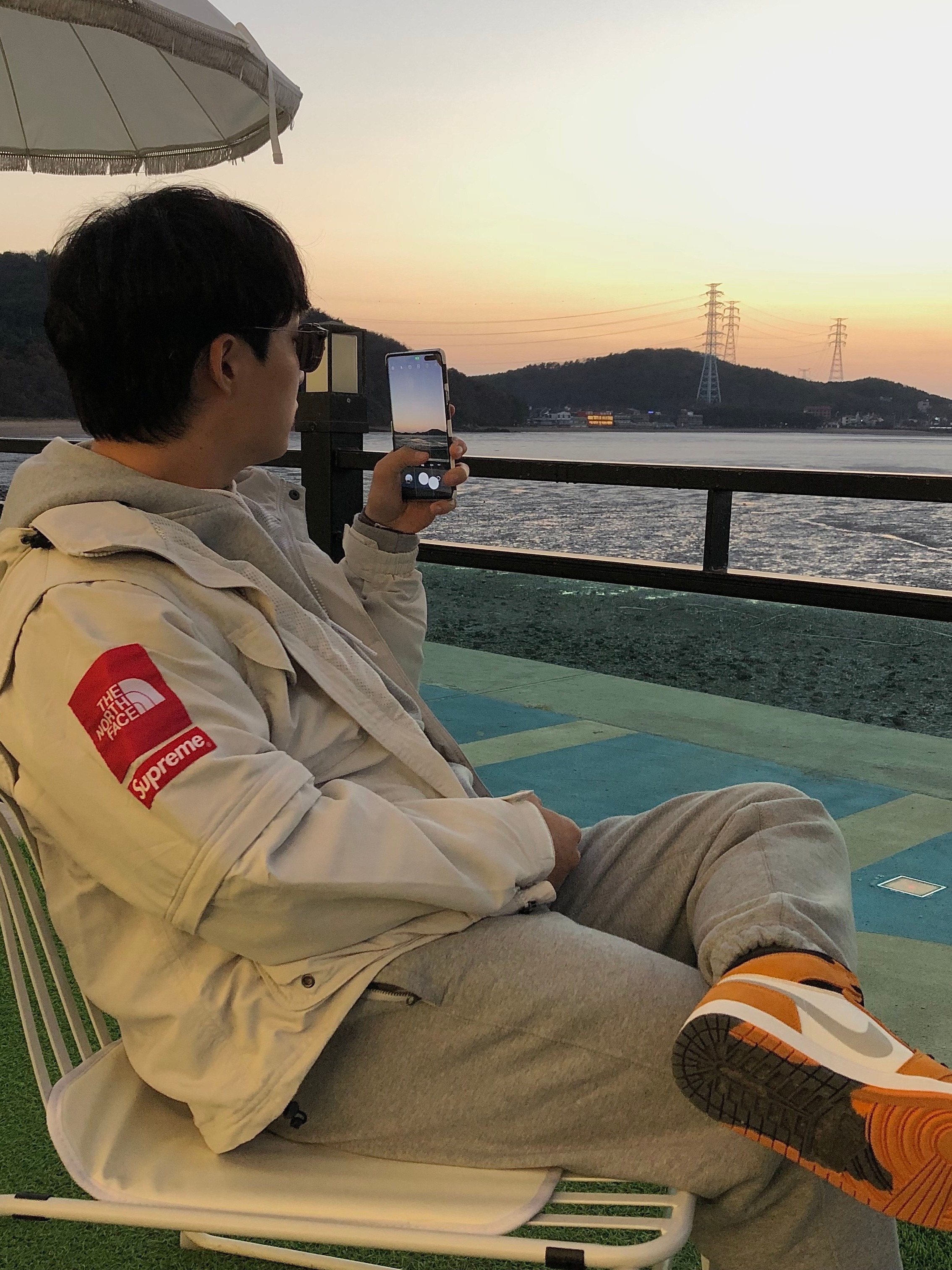 Supreme x The North Face Trekking Convertible Jacket Stone - 22SS, Jordan 1 Element Gore-Tex Light Curry 착용 스타일 - 2