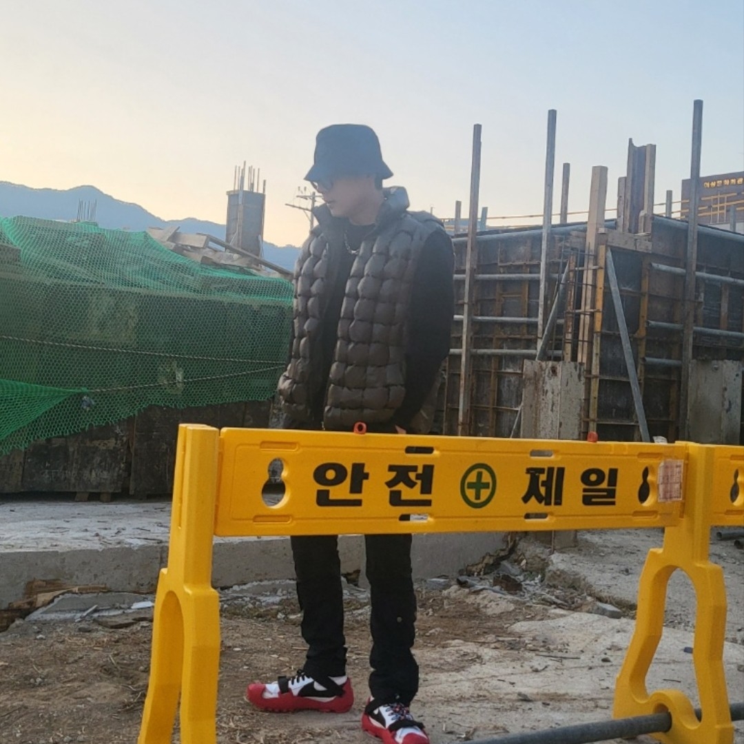 Nike Blazer Mid '77 Jumbo White and Black, Nike x Matthew M Williams Free TR 3 SP Bred 착용 스타일 - 3