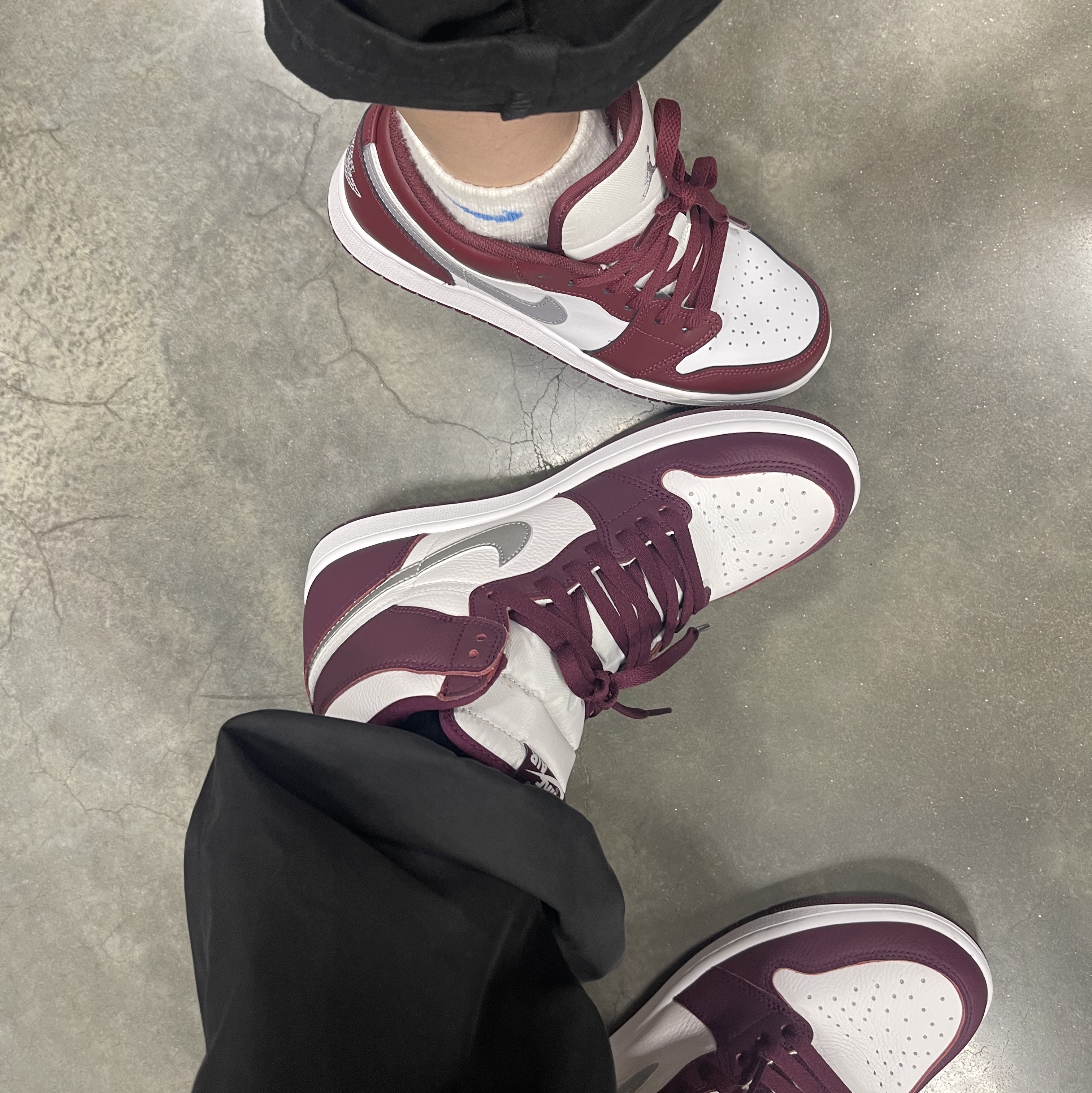 Jordan 1 Retro High OG Bordeaux 착용 스타일 - 4
