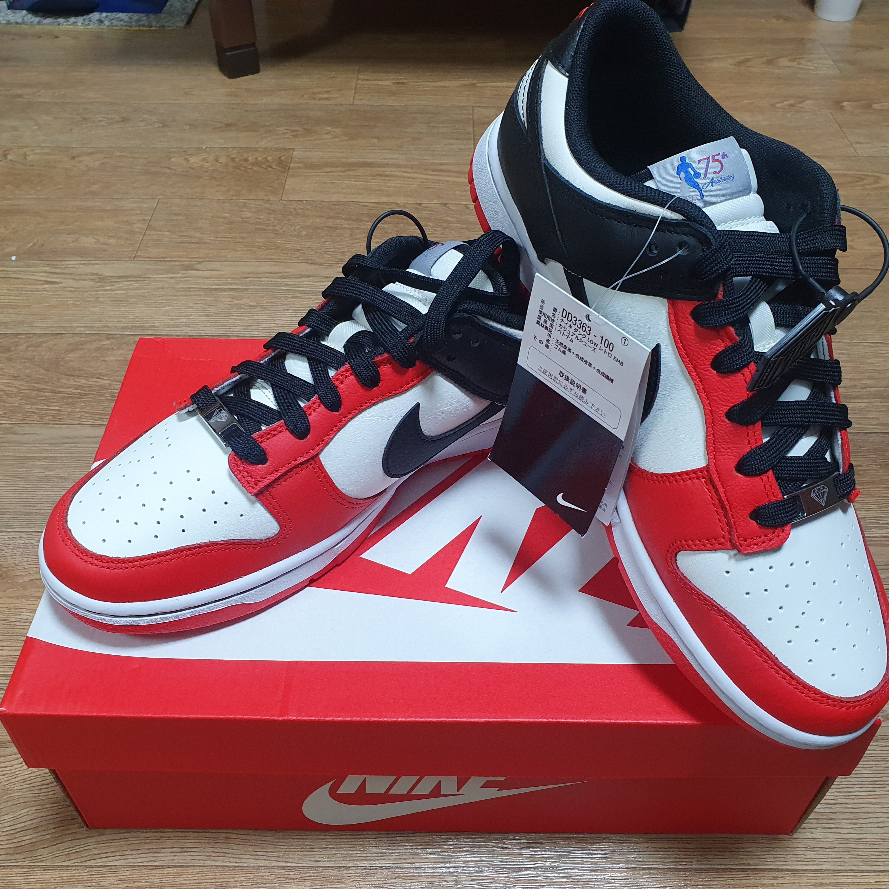 Nike x NBA Dunk Low Retro EMB Black and Chile Red 착용 스타일