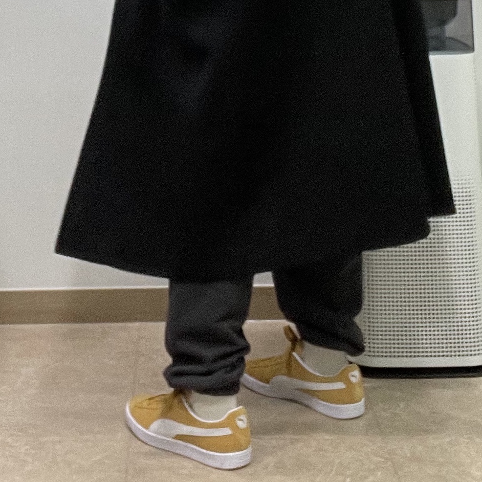 Puma Suede Classic XXI Mustard White 착용 스타일 - 2