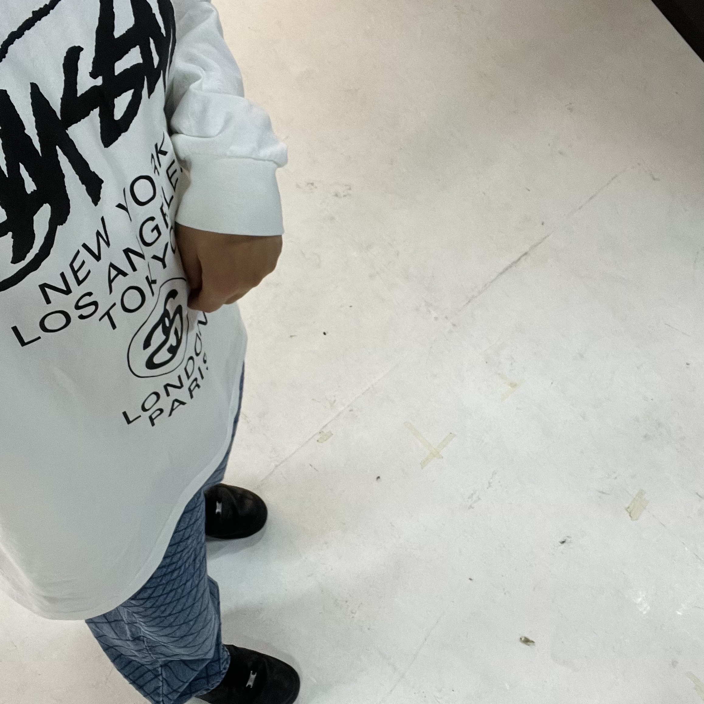 Stussy World Tour LS T-Shirt White, Nike Air Force 1 '07 Low Triple Black 착용 스타일 - 2