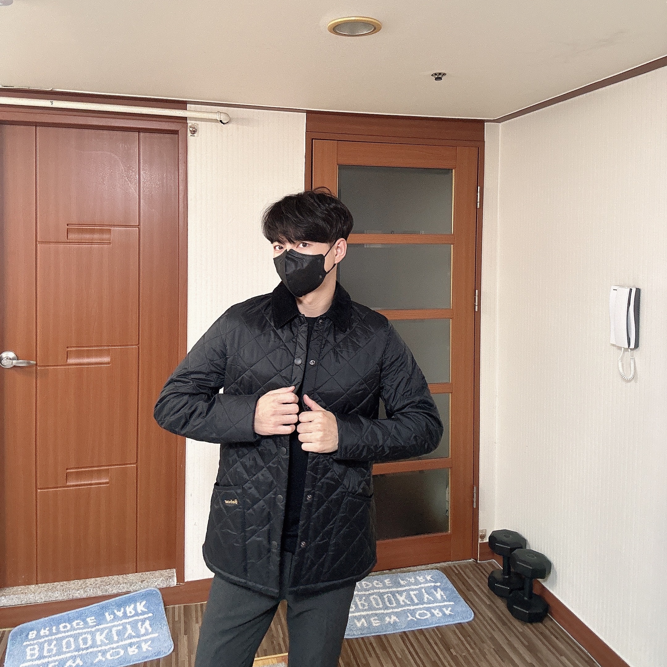 Barbour Heritage Liddesdale Quilted Jacket Black 착용 스타일 - 2