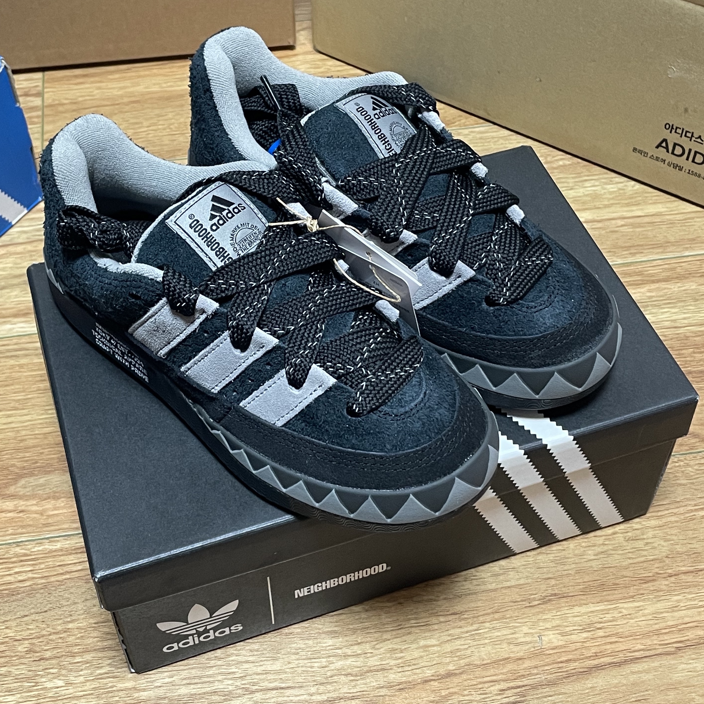 Adidas x Neighborhood Adimatic Core Black, Adidas x Human Made Adimatic White 착용 스타일 - 3