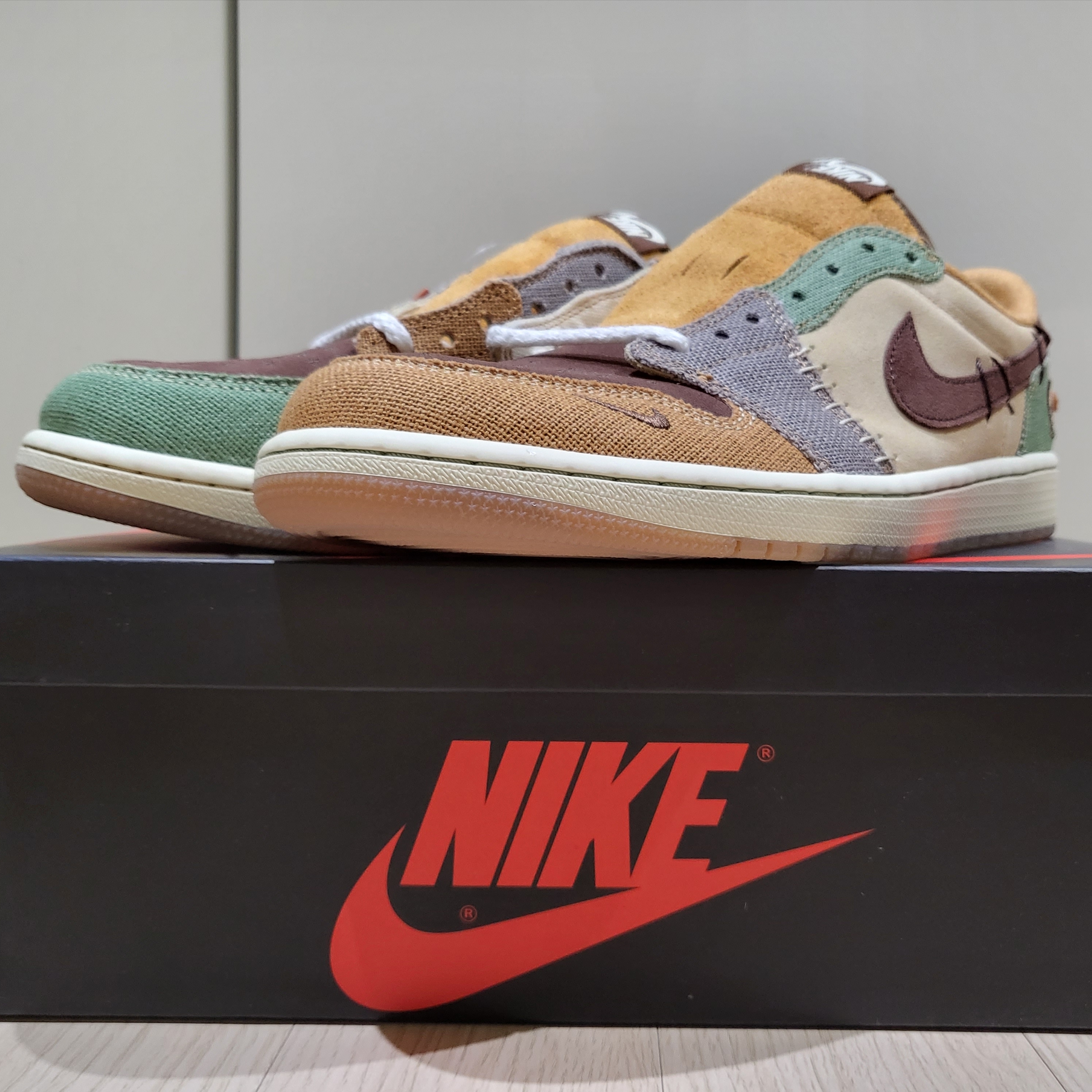 Jordan 1 x Zion Williamson Retro Low OG Flax and Oil Green 착용 스타일 - 1