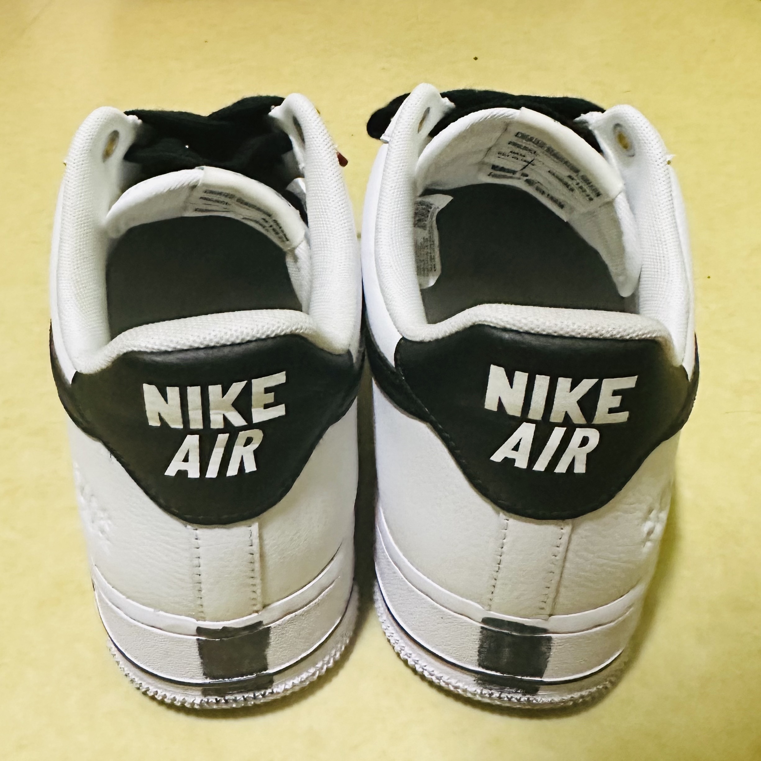 Nike Air Force 1 '07 LV8 40th Anniversary Join Forces White Black 착용 스타일 - 2
