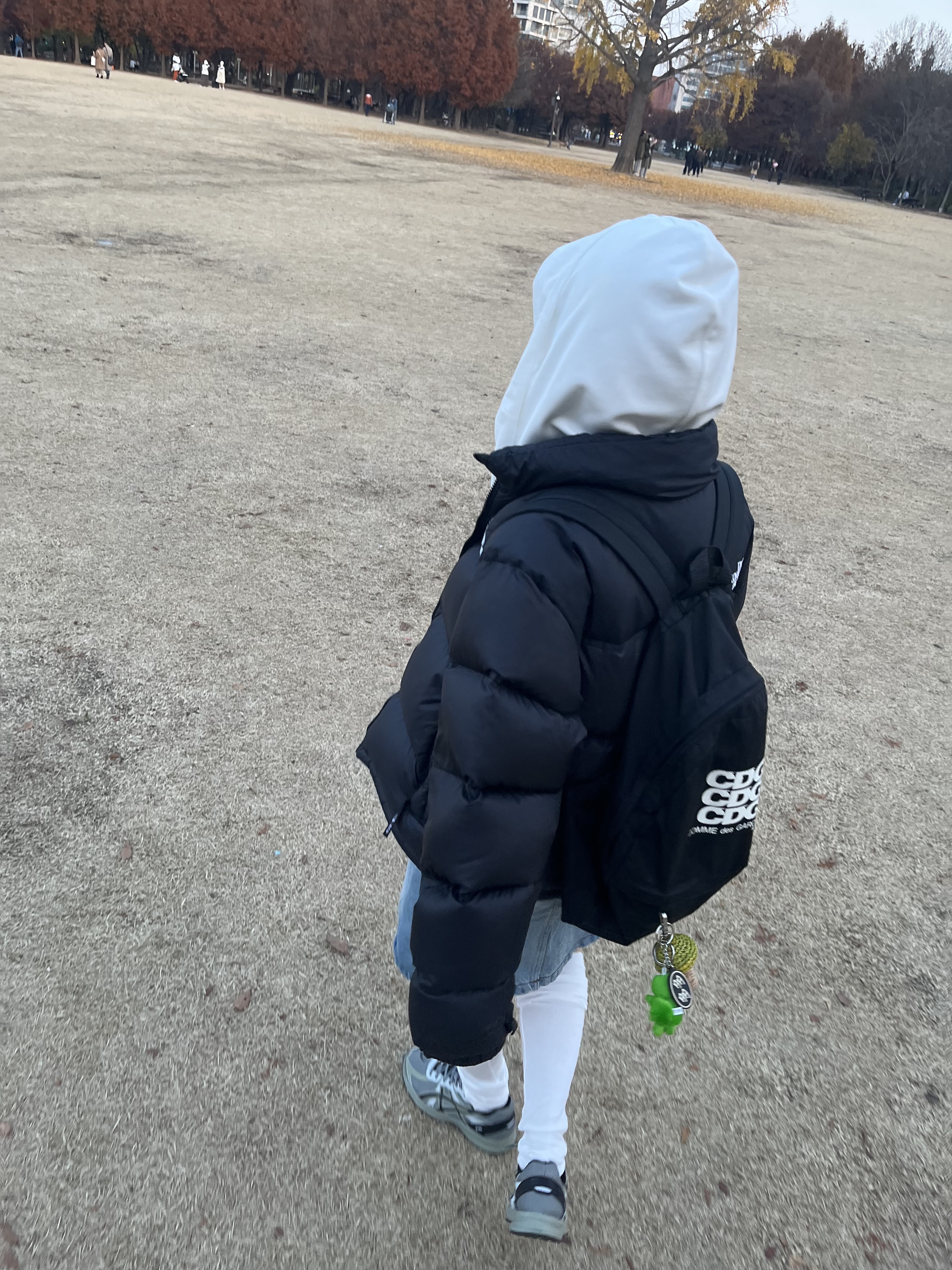 CDG Backpack Black, The North Face 1996 Eco Nuptse Jacket Black 착용 스타일 - 2