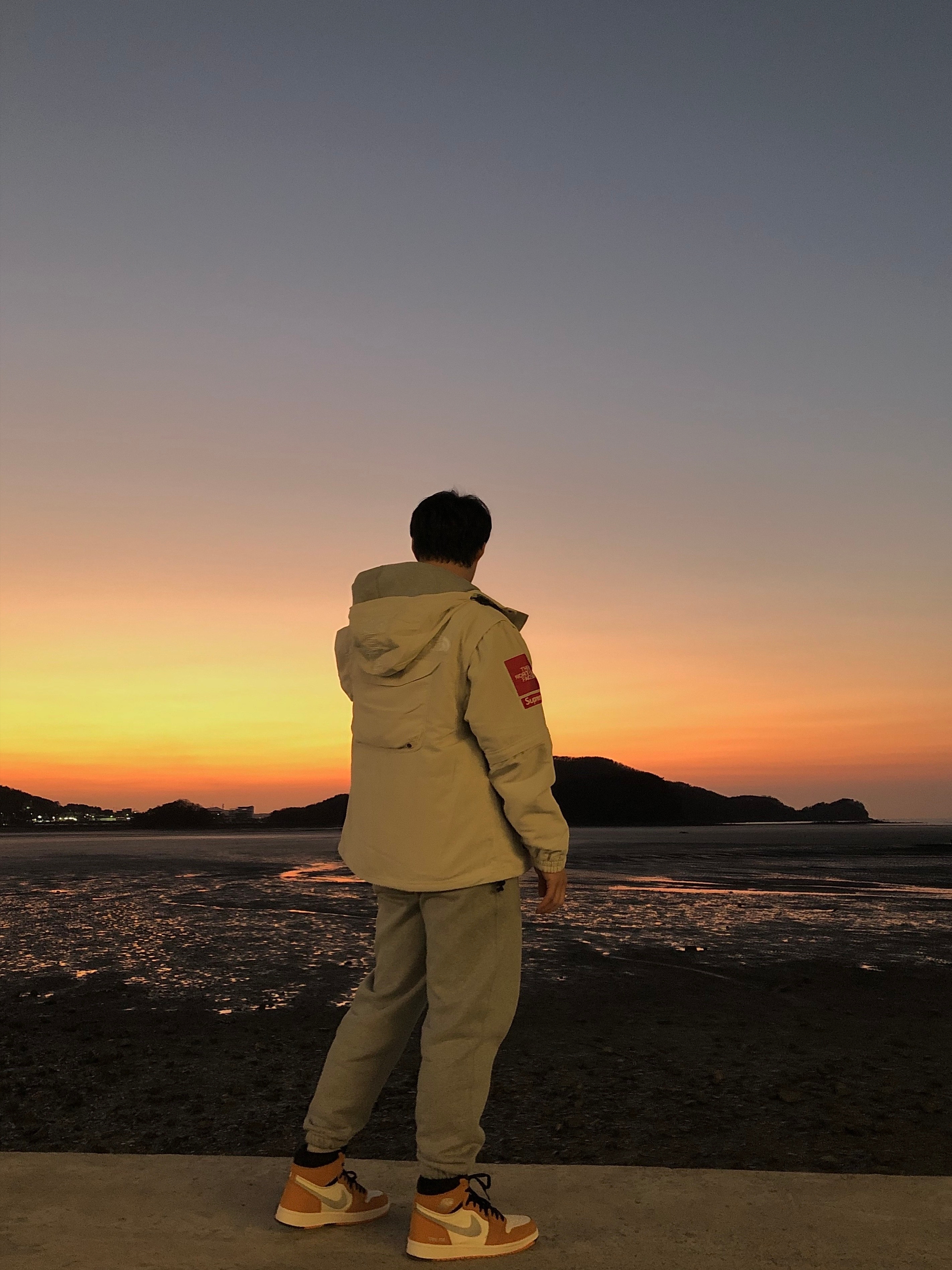 Supreme x The North Face Trekking Convertible Jacket Stone - 22SS, Jordan 1 Element Gore-Tex Light Curry 착용 스타일 - 1