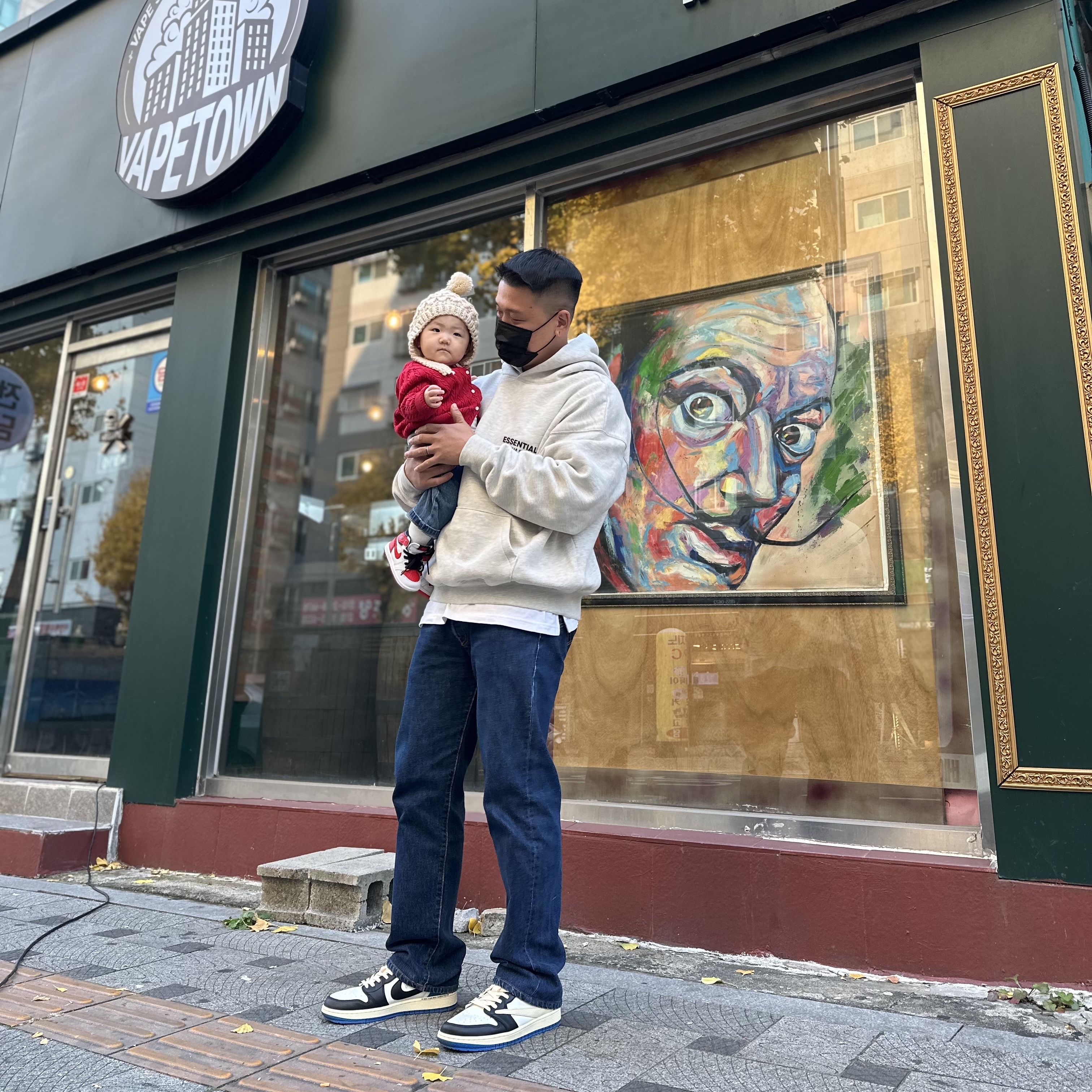 Jordan 1 x Travis Scott x Fragment Retro Low OG SP Military Blue, Essentials The Core Collection Hoodie Light Oatmeal 착용 스타일 - 2