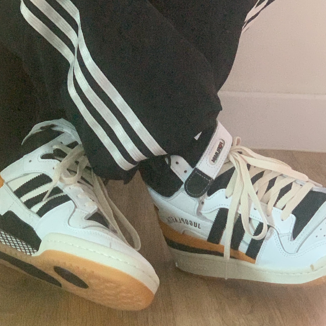 Adidas x BSTN Forum 84 Jugoplastika 착용 스타일