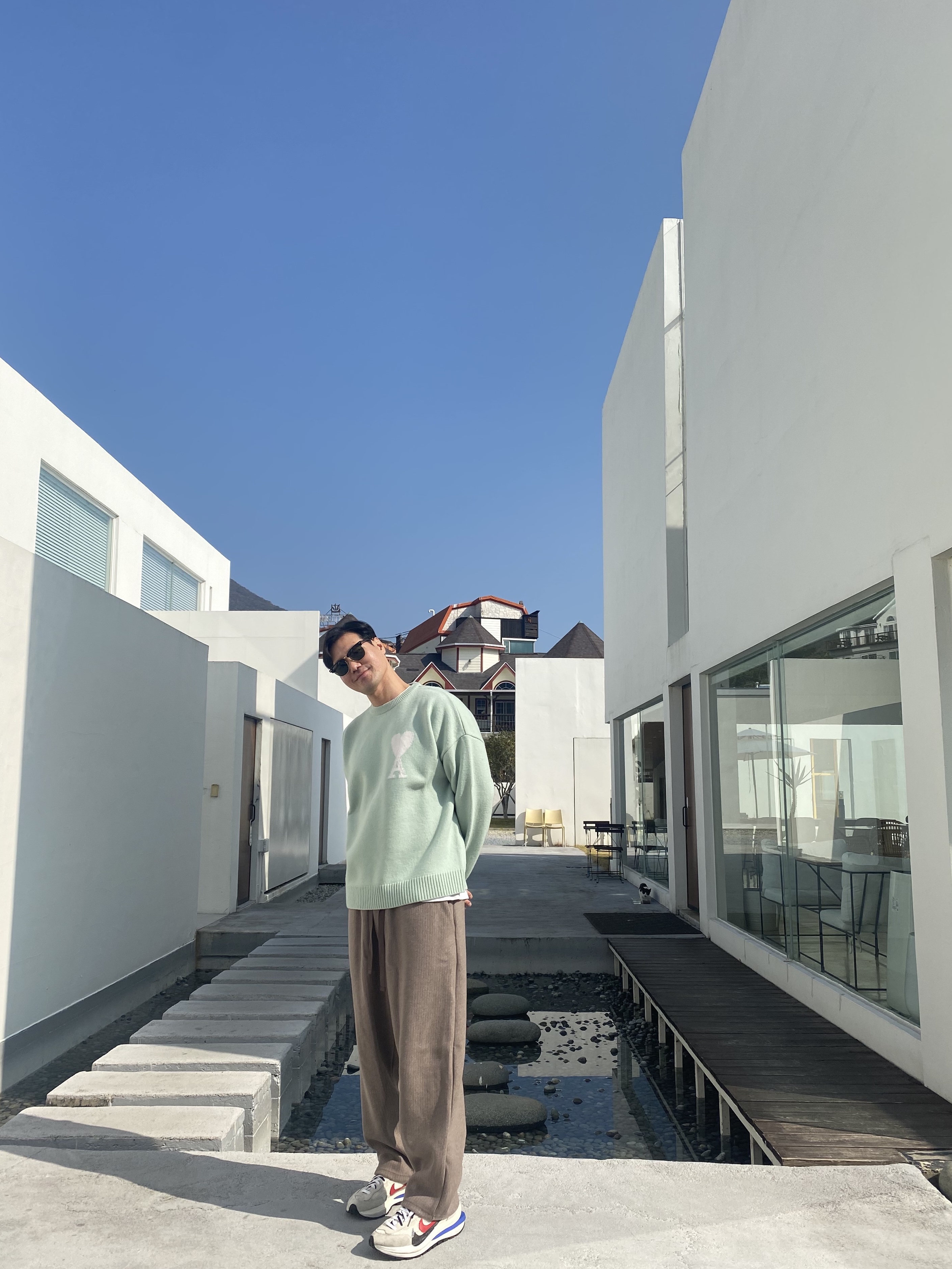 AMI de Coeur Oversize Sweater Aqua - 22SS, Nike x Sacai VaporWaffle Royal Fuchsia 착용 스타일
