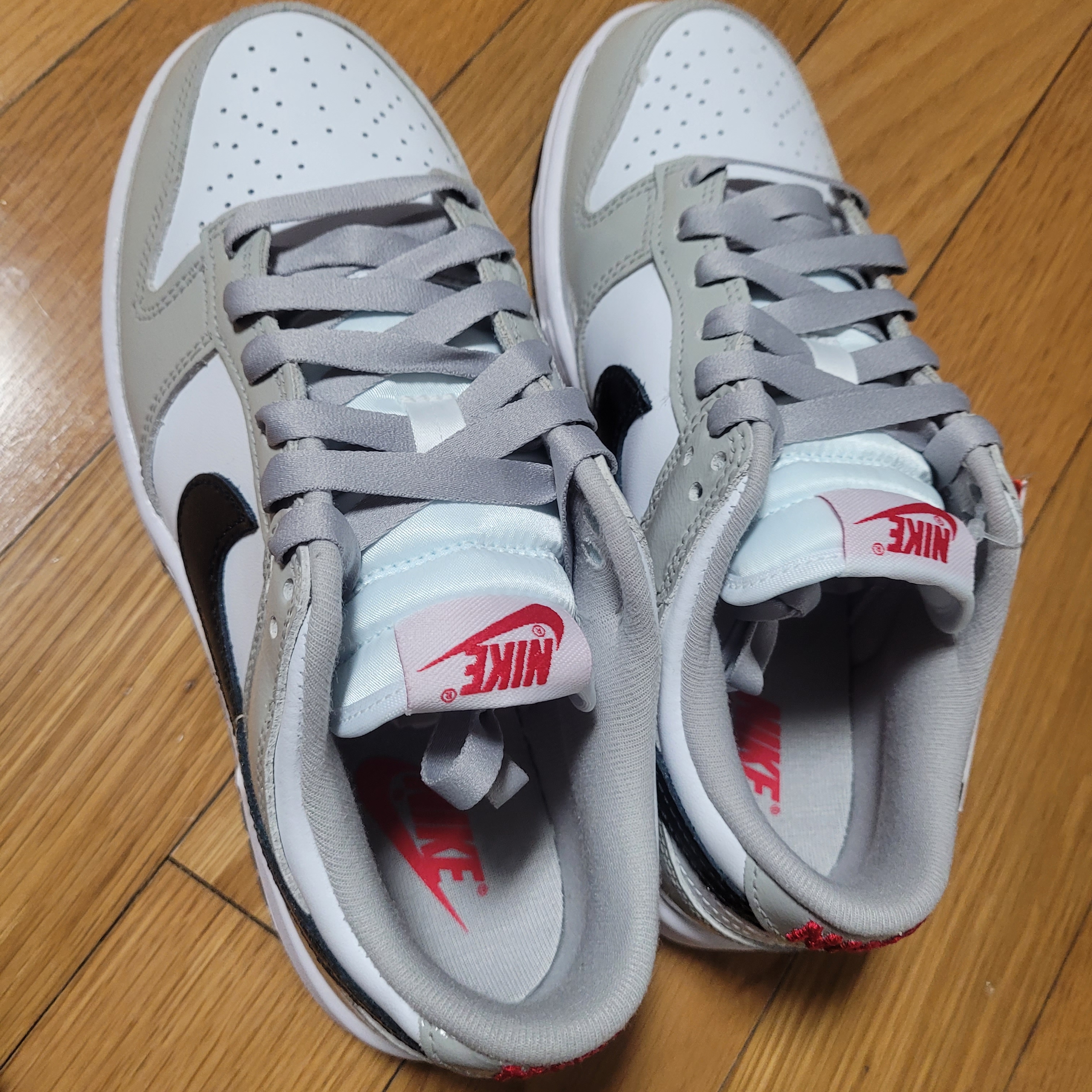 (W) Nike Dunk Low Essential Light Iron Ore Black μ°©μ© μ€νμΌ - 3