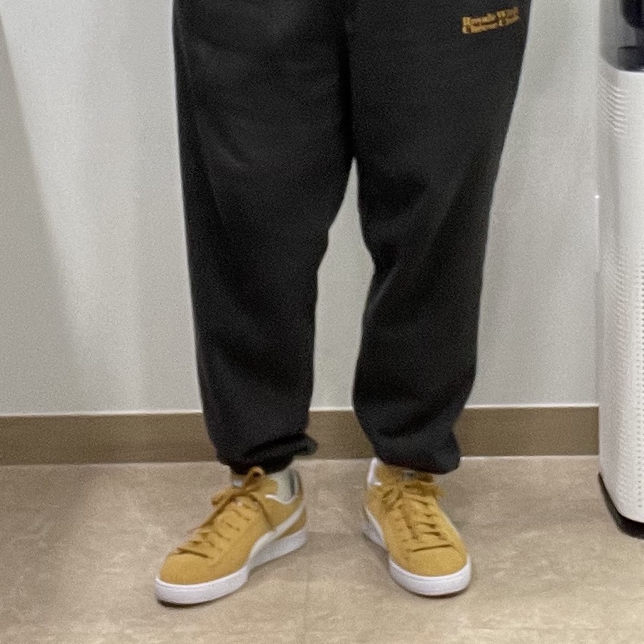 Puma Suede Classic XXI Mustard White 착용 스타일 - 4