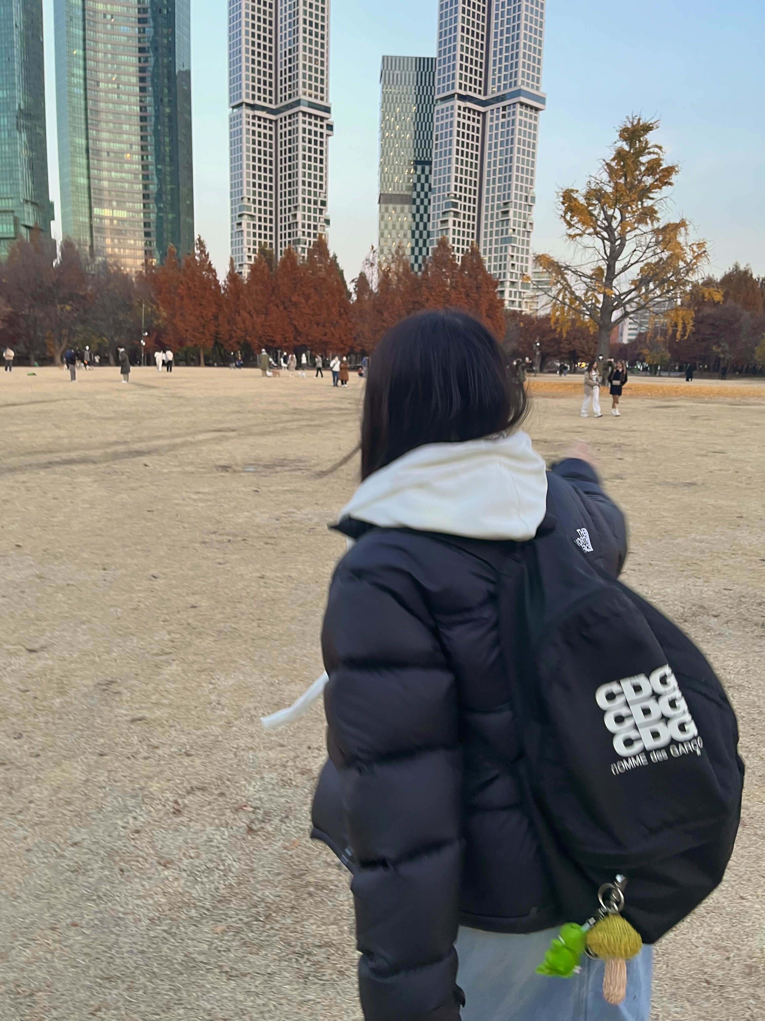 CDG Backpack Black, The North Face 1996 Eco Nuptse Jacket Black 착용 스타일 - 1