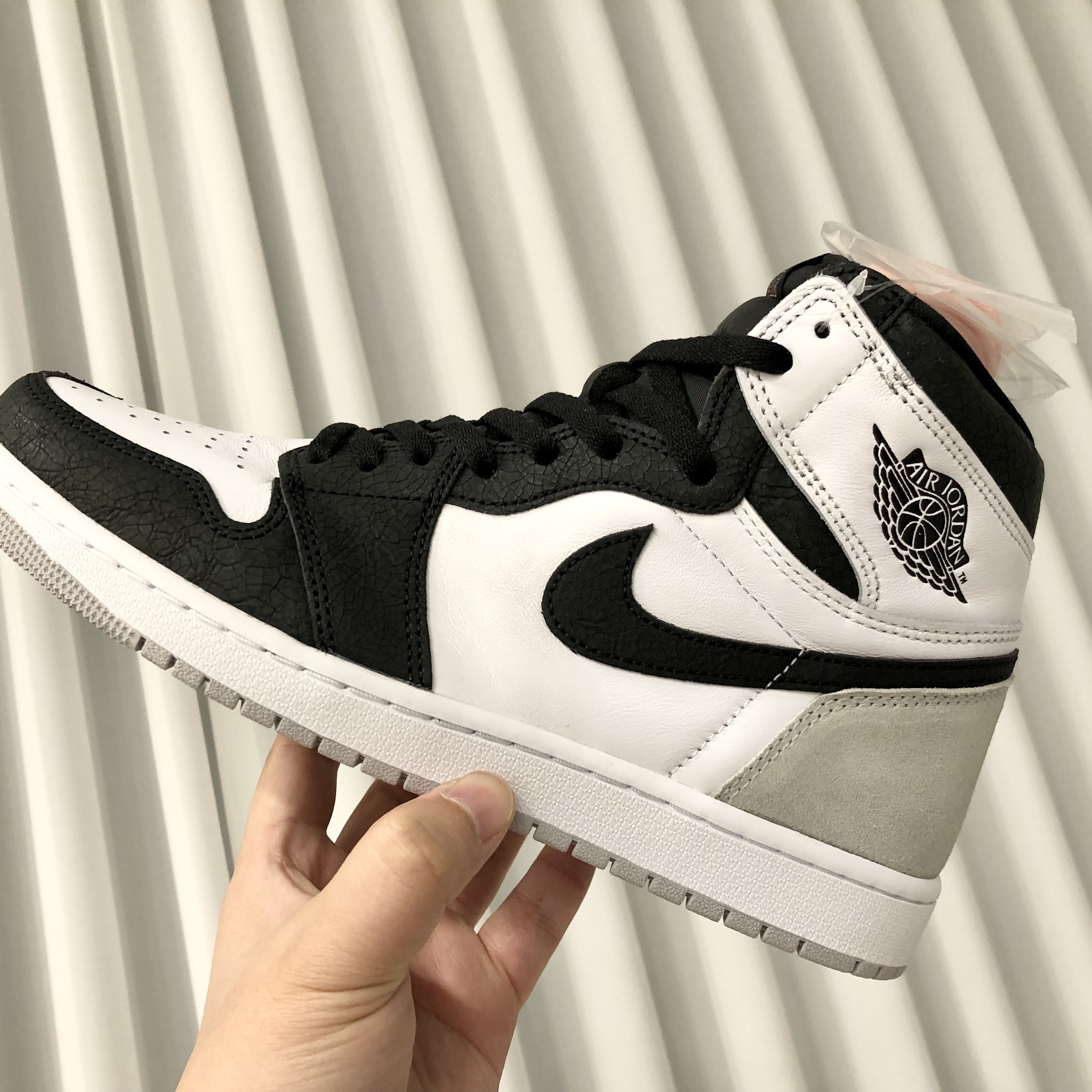 Jordan 1 Retro High OG Bleached Coral 착용 스타일 - 1