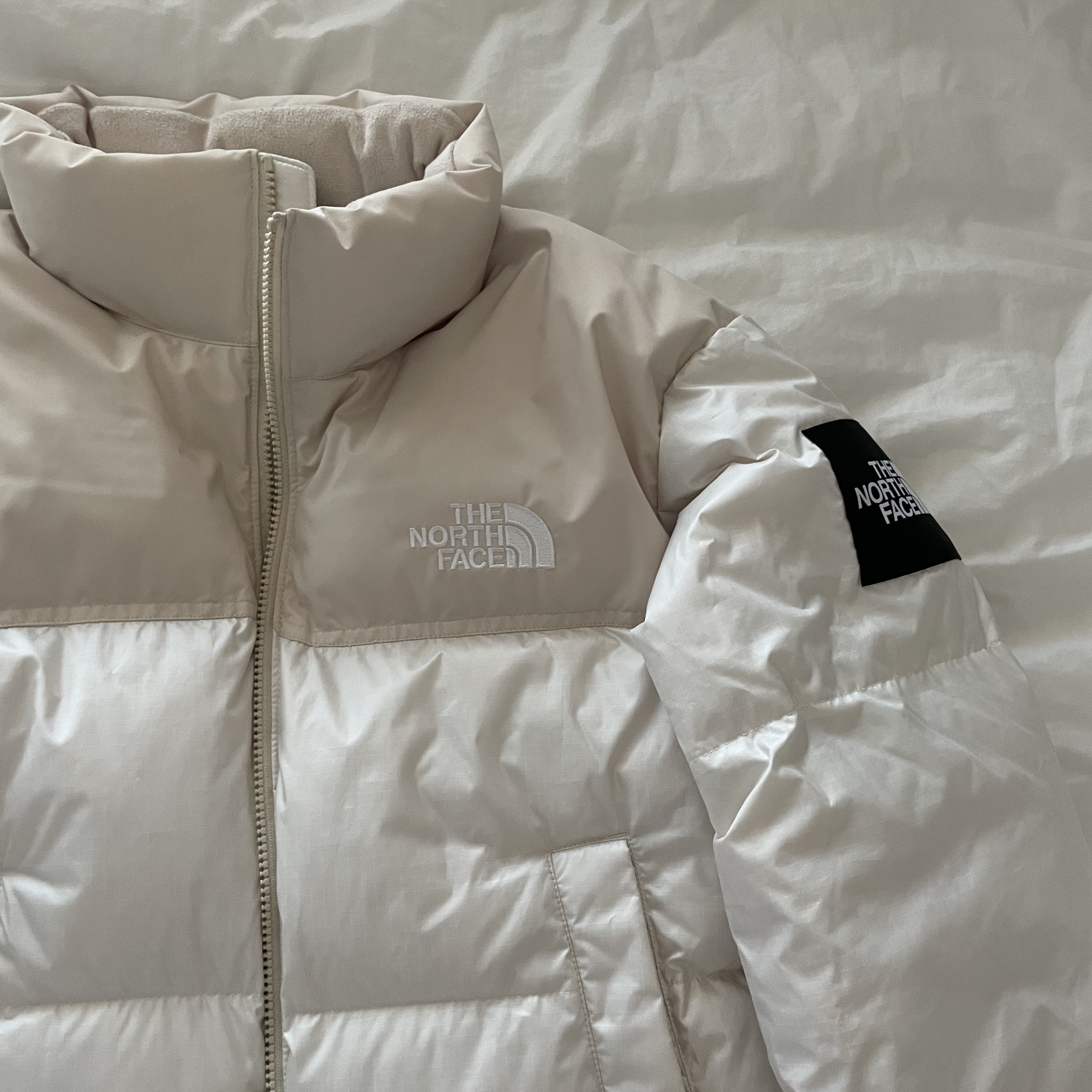 (W) The North Face White Label Novelty Nuptse Down Jacket Cream 착용 스타일