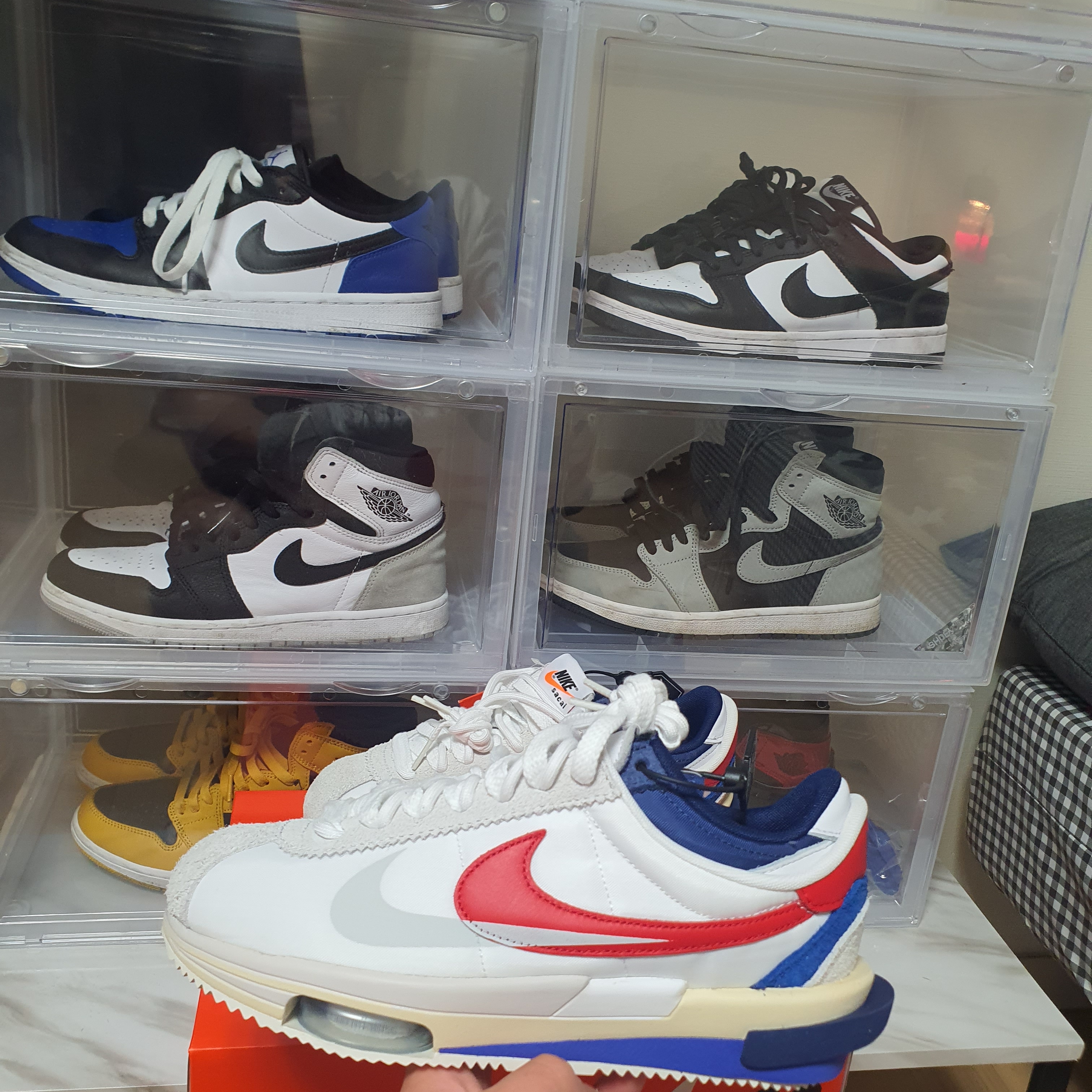 Nike x Sacai Zoom Cortez SP White and University Red 착용 스타일