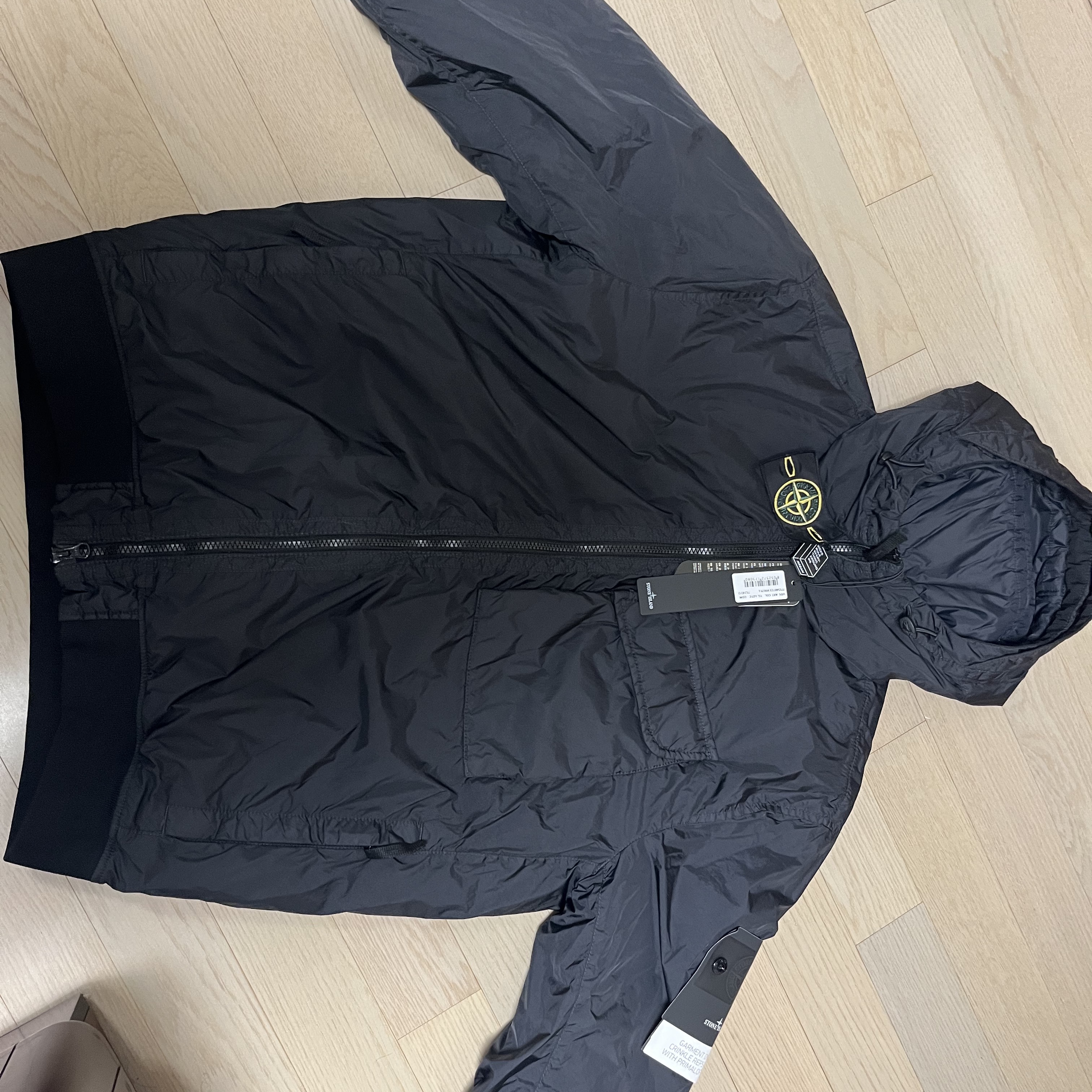 Stone Island 40723 Crinkle Reps Hooded Down Jacket Black - 22FW 착용 스타일