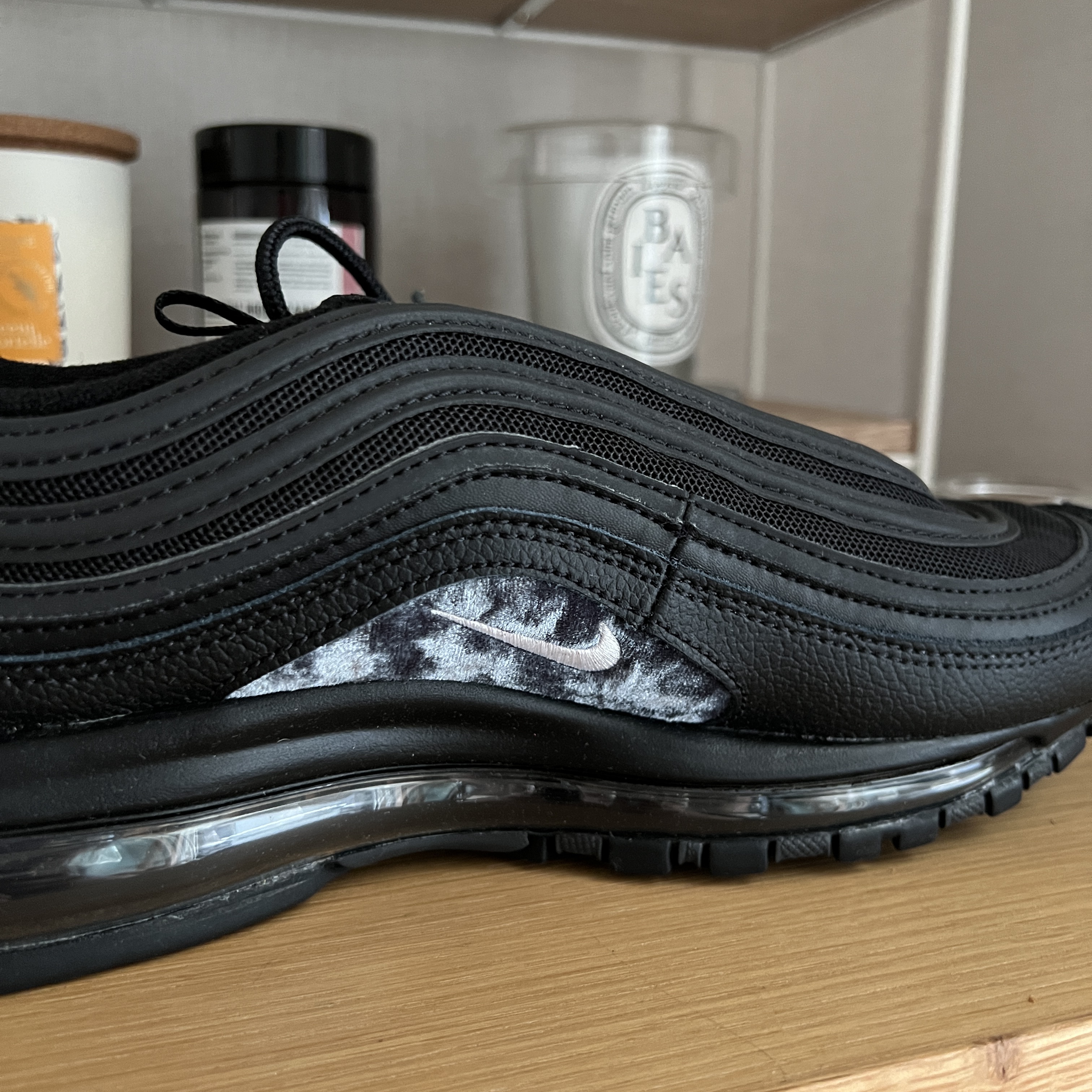 Nike Air Max 97 Black White Anthracite 착용 스타일 - 1