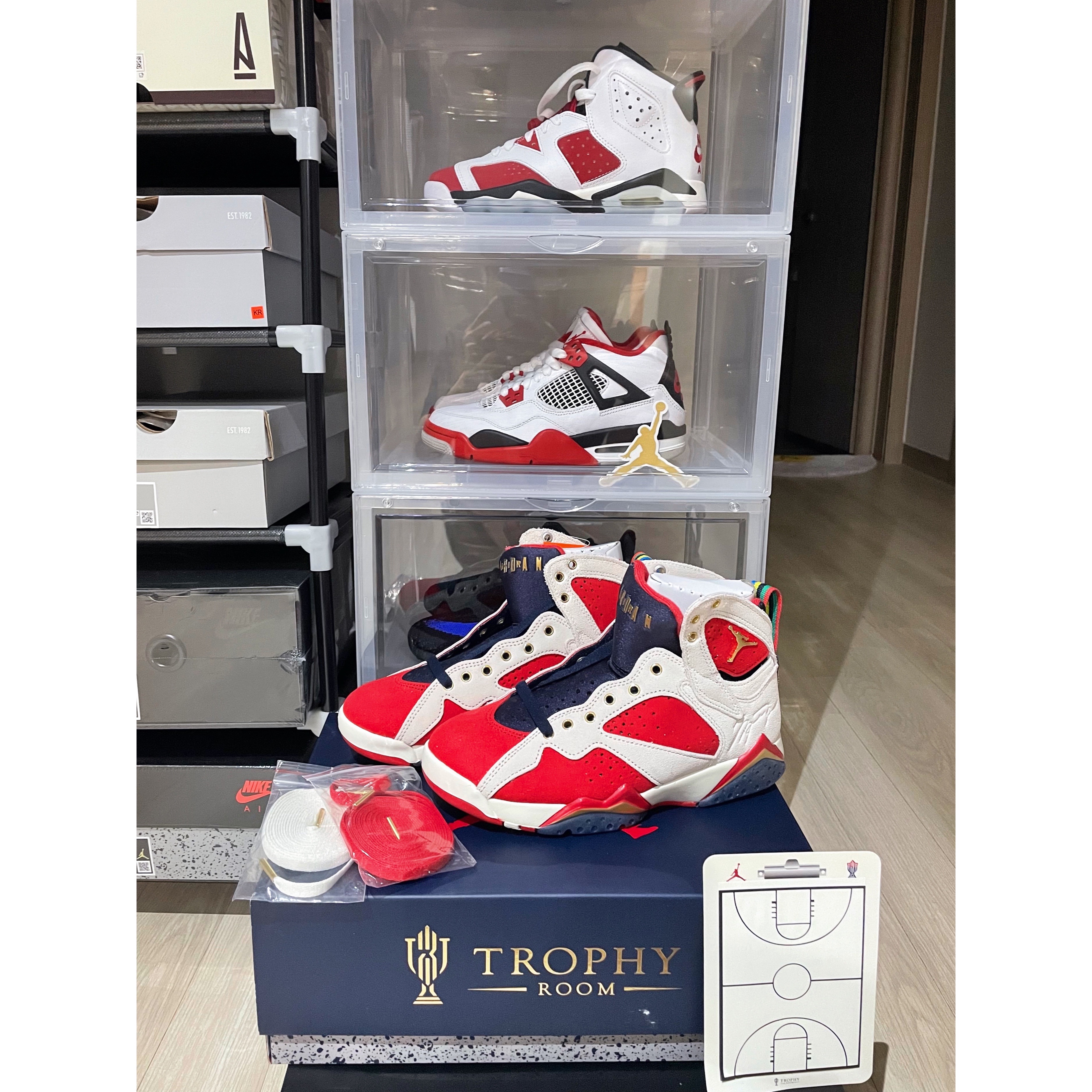 Jordan 7 x Trophy Room Retro SP True Red and Obsidian, (GS) Jordan 4 Retro OG Fire Red 2020 착용 스타일