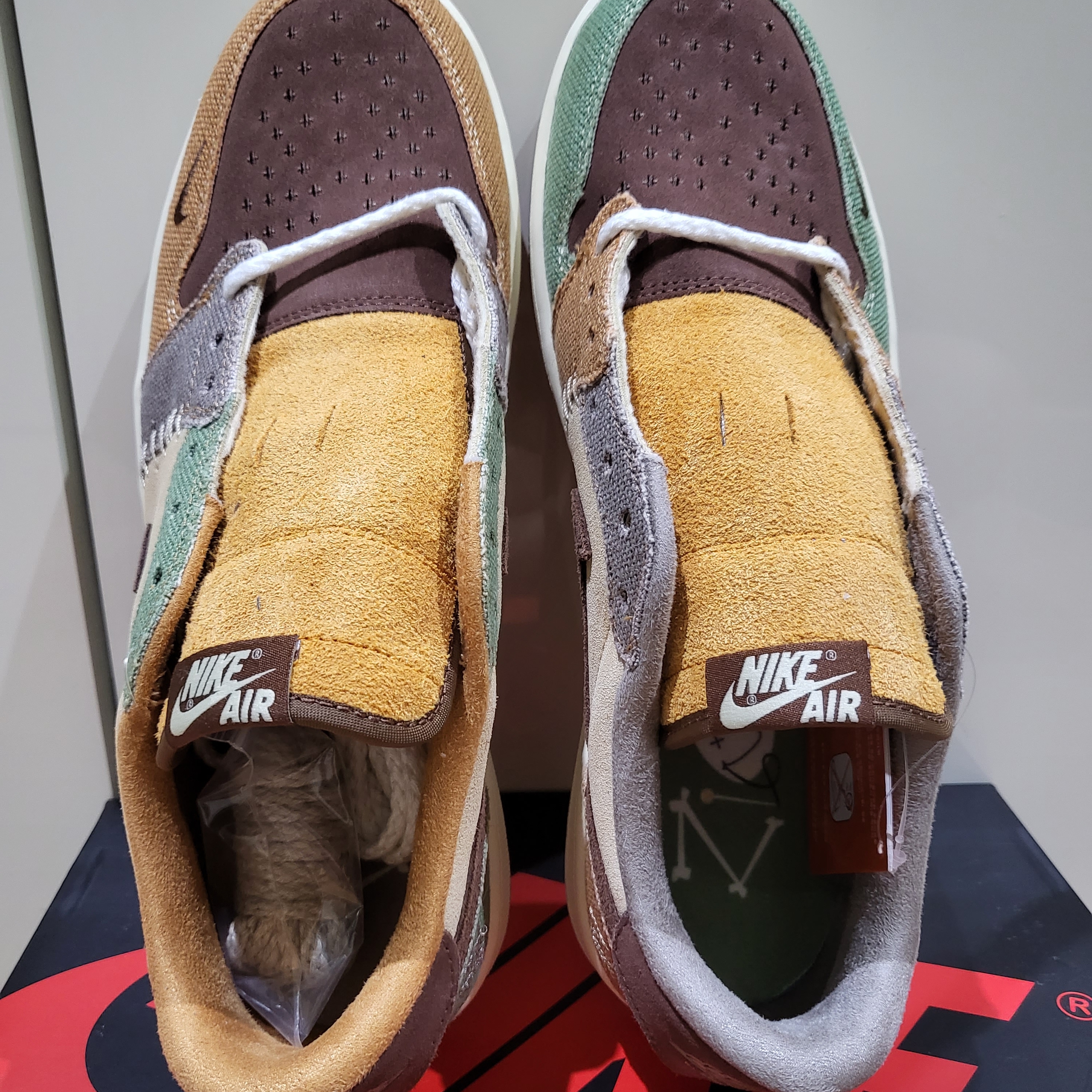 Jordan 1 x Zion Williamson Retro Low OG Flax and Oil Green 착용 스타일 - 5