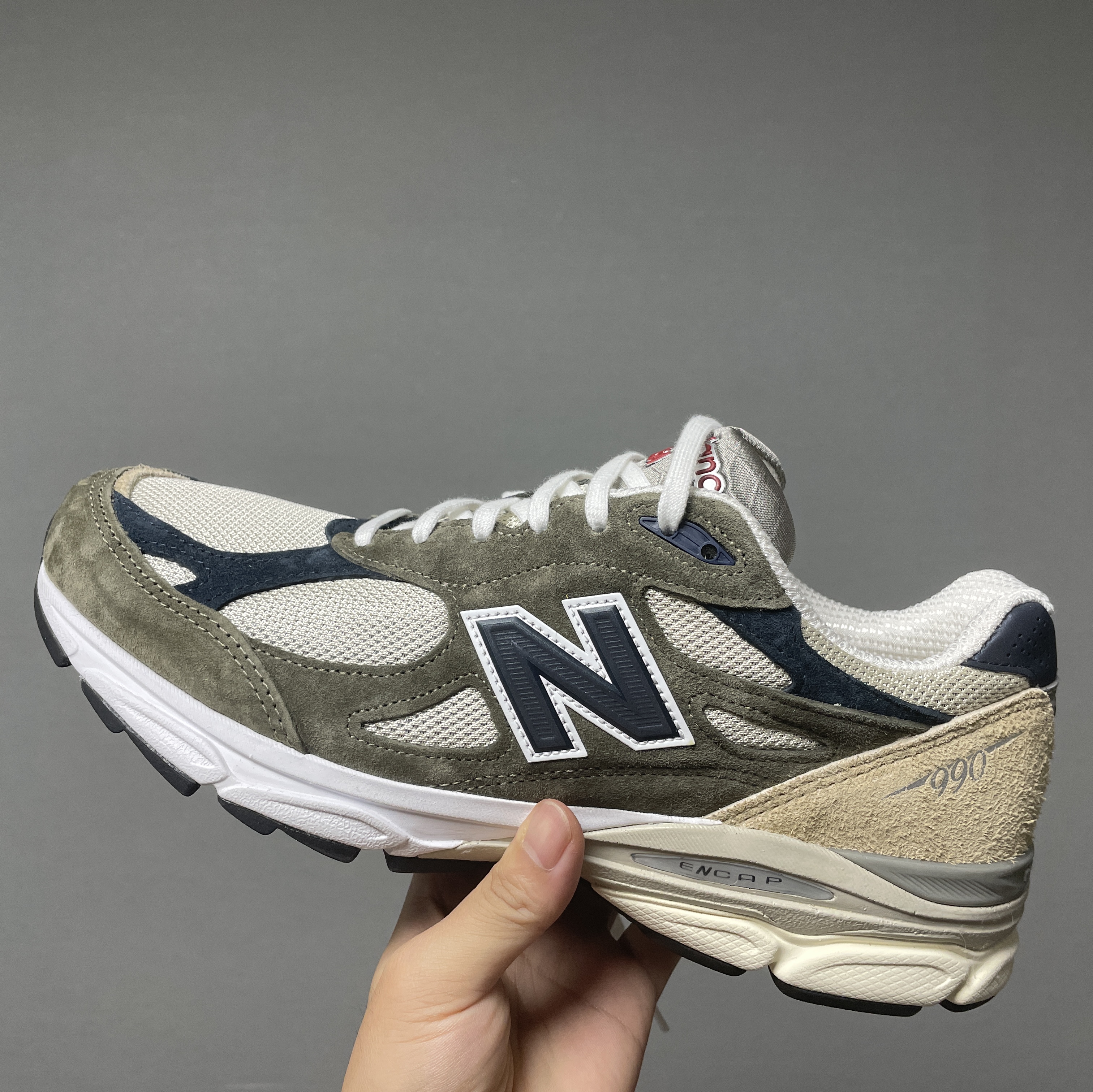 New Balance 990v3 Made in USA Olive 착용 스타일