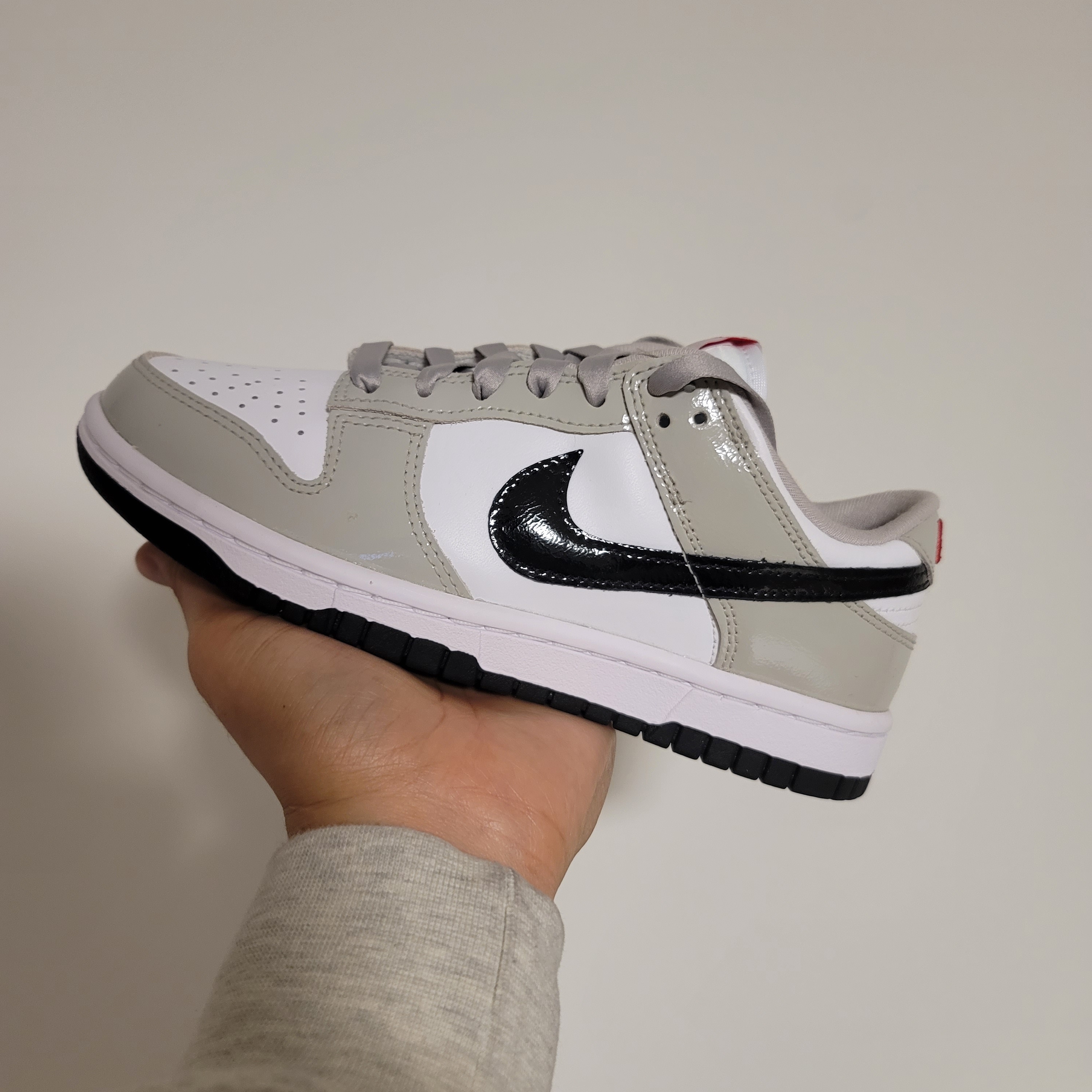 (W) Nike Dunk Low Essential Light Iron Ore Black 착용 스타일