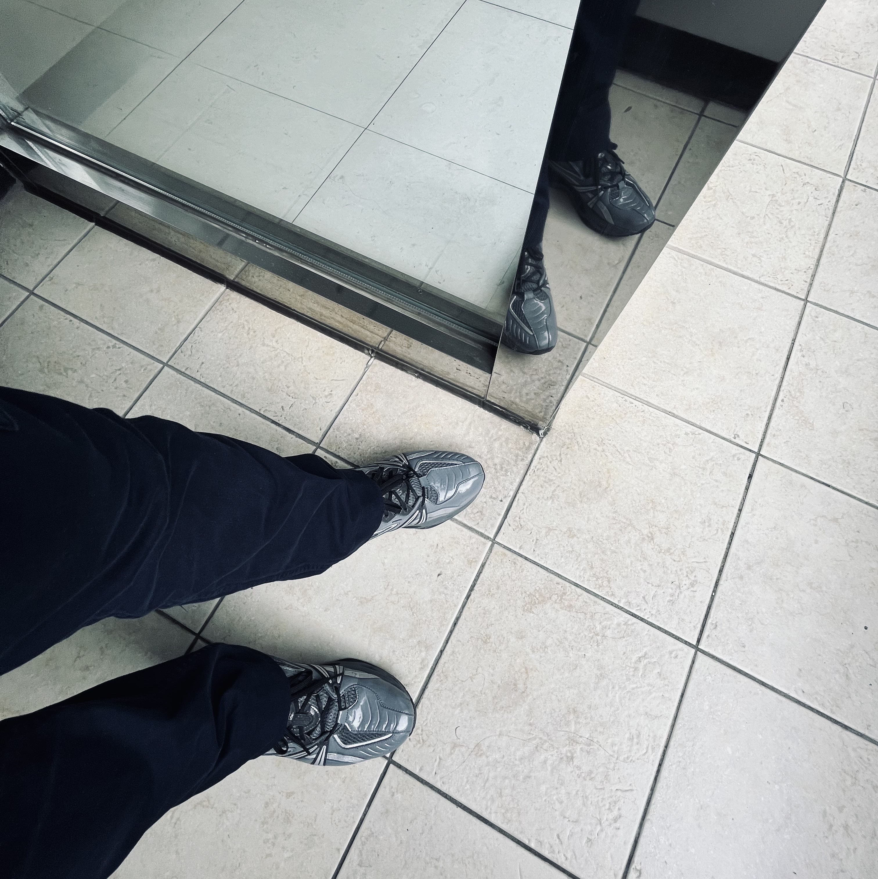 Asics HN2-S Protoblast Steel Grey 착용 스타일