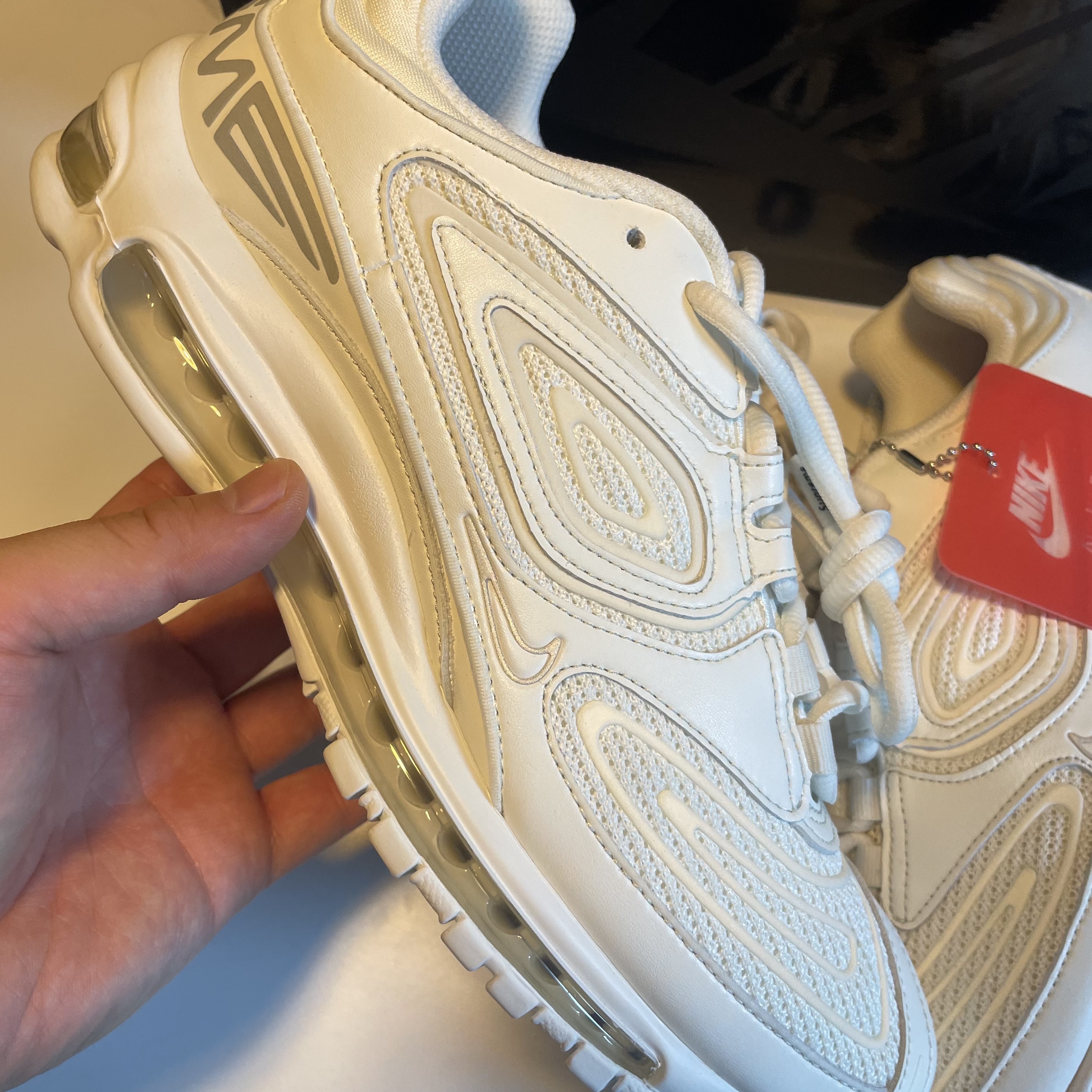 Nike x Supreme Air Max 98 TL White 착용 스타일 - 3