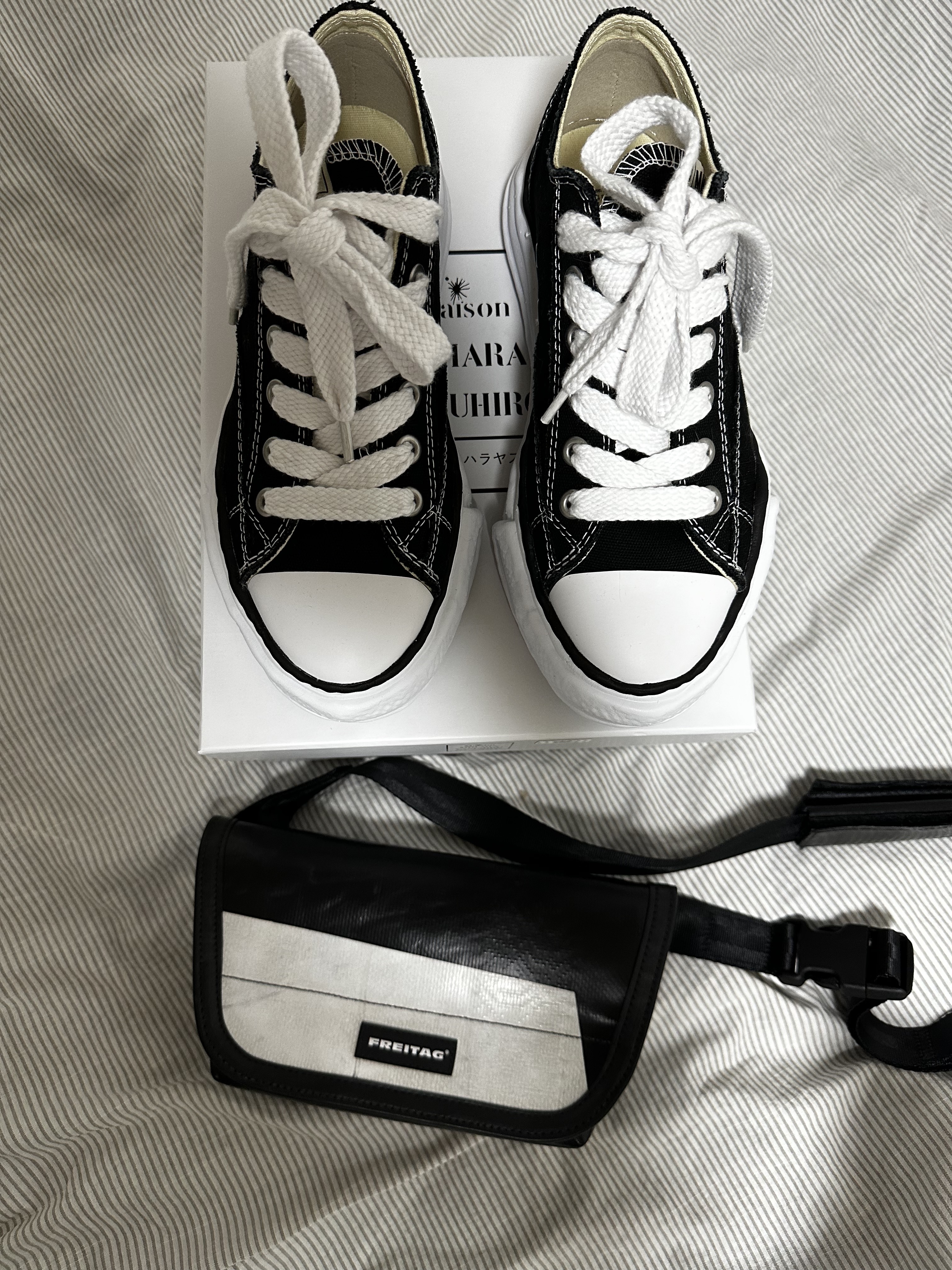 Maison Mihara Yasuhiro Peterson OG Sole Canvas Low Sneakers Black 착용 스타일