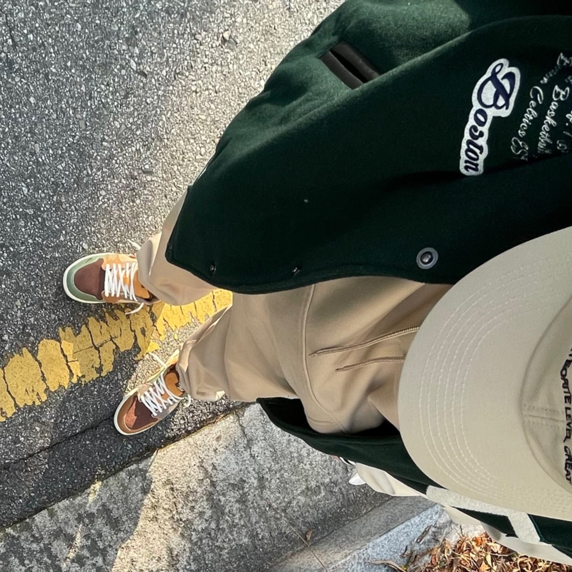 Nike x Billie Eilish NRG Fleece Pants Mushroom - Asia, Nike x Billie Eilish NRG Fleece Hoodie Mushroom - US/EU 착용 스타일