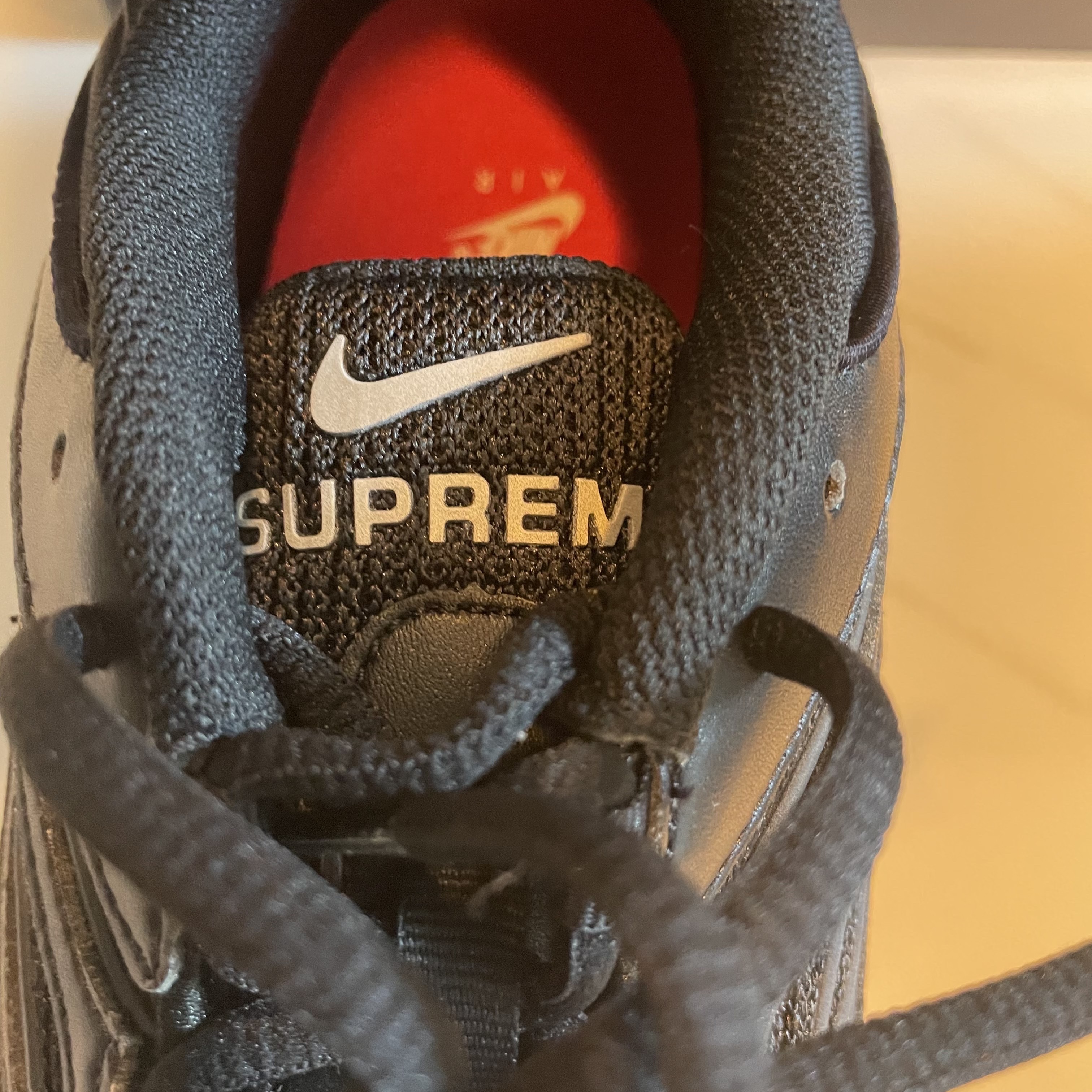 Nike x Supreme Air Max 98 TL Black 착용 스타일 - 2