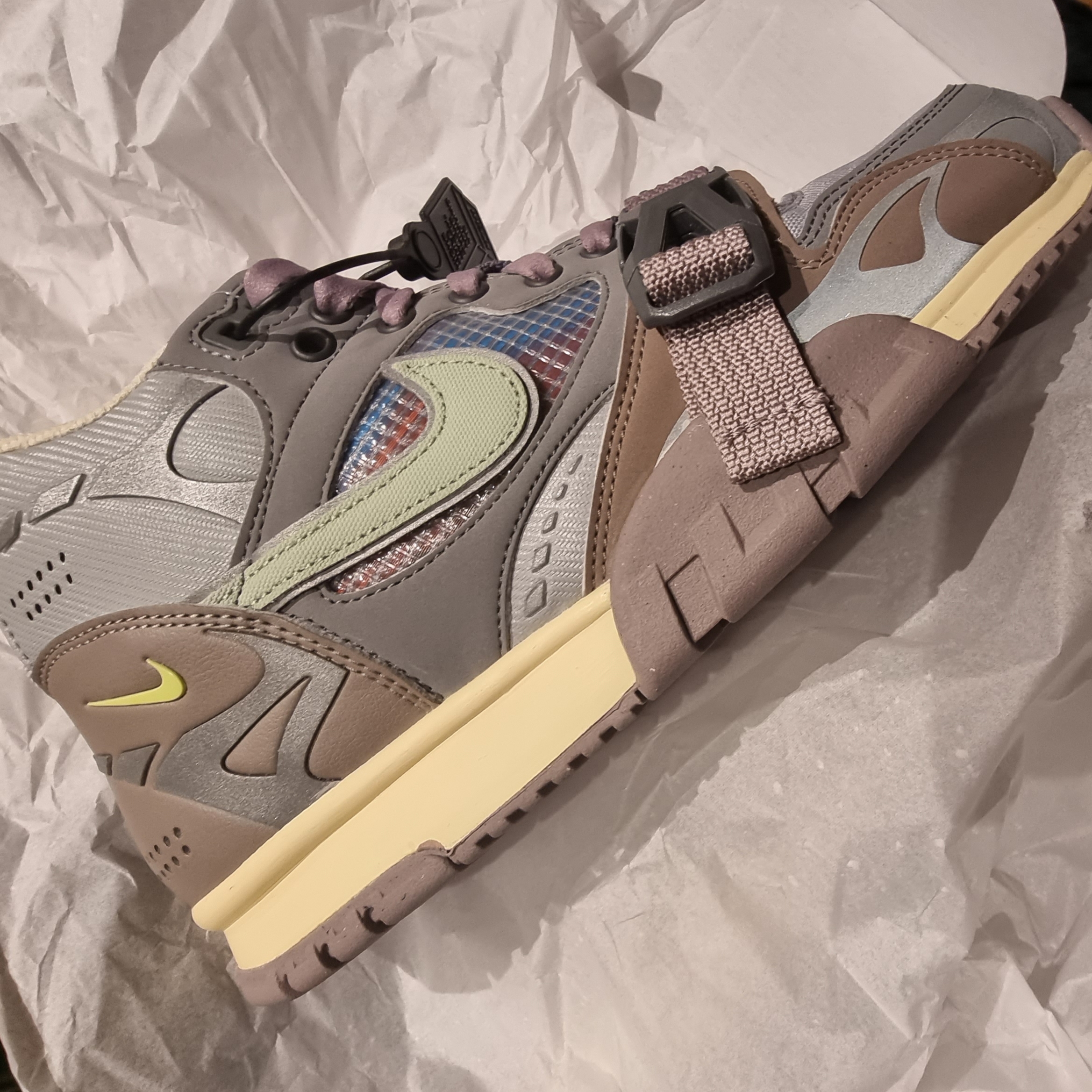 Nike Air Trainer 1 SP Light Smoke Grey and Honeydew 착용 스타일 - 3