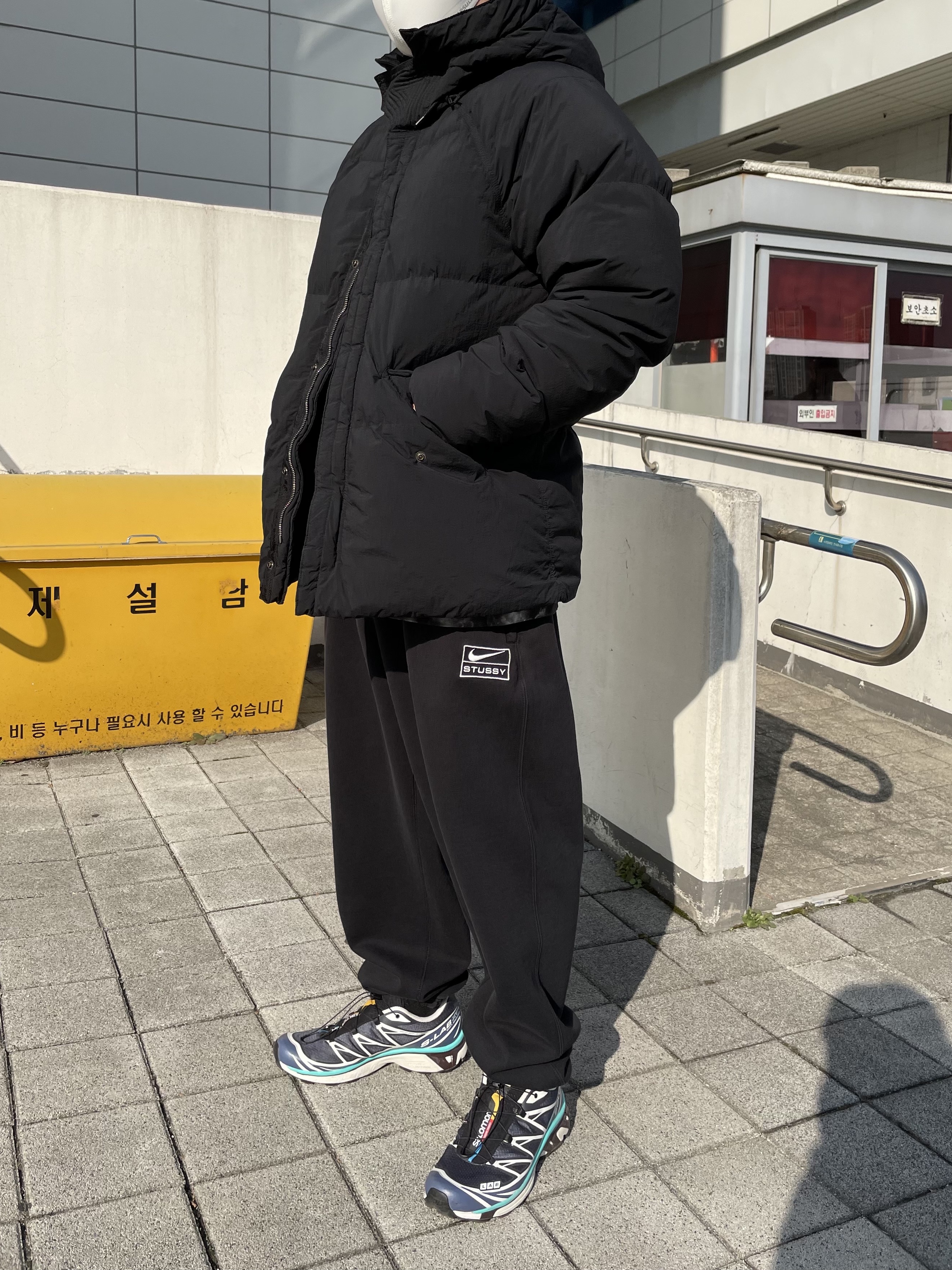 Ten C Artic Down Parka Black, Nike x Stussy NRG RA Washed Fleece Pants Black (DN4030-010) 착용 스타일 - 1