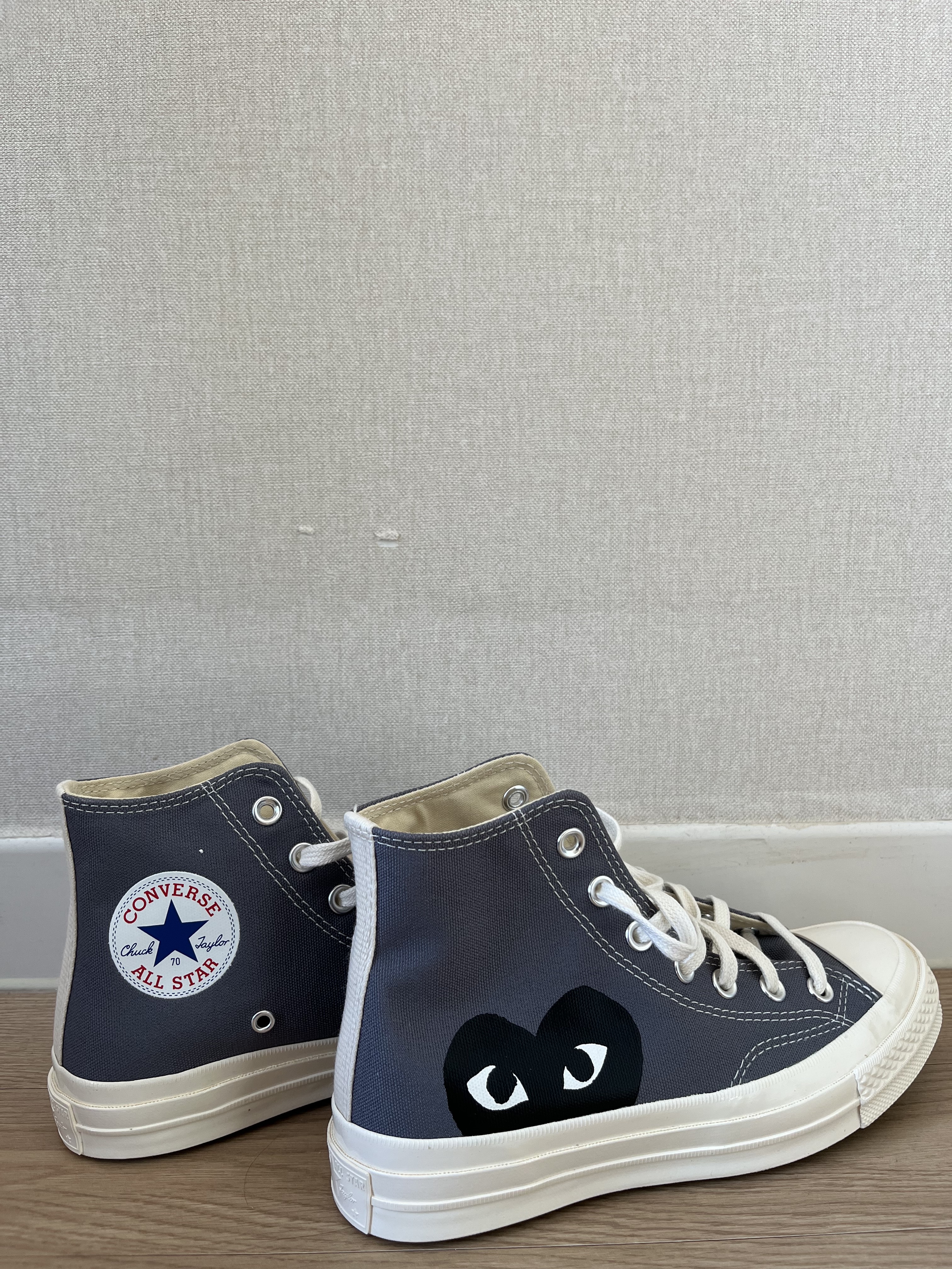 Converse x Play Comme des Garcons Chuck 70 Hi Steel Gray 착용 스타일 - 3