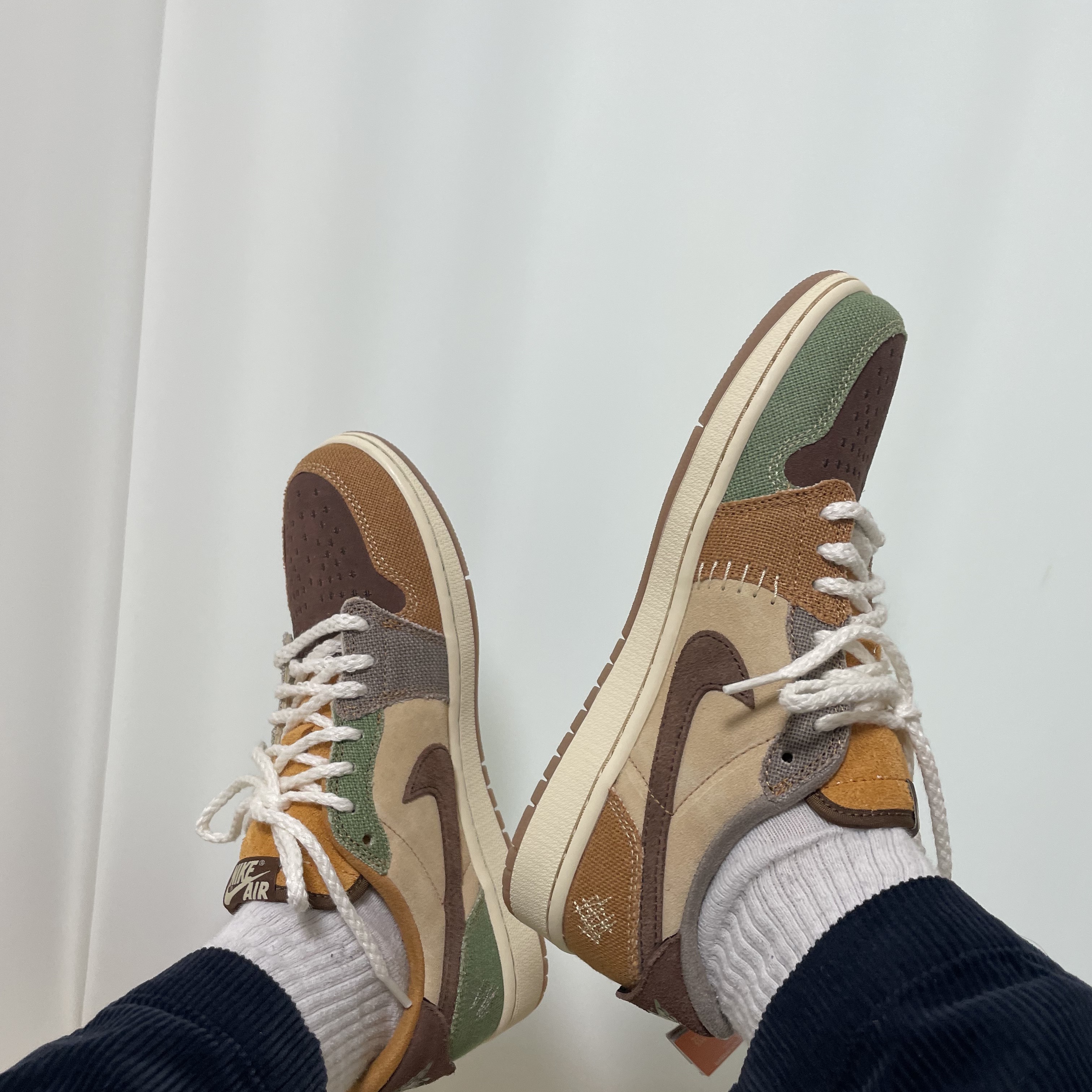 Jordan 1 x Zion Williamson Retro Low OG Flax and Oil Green 착용 스타일