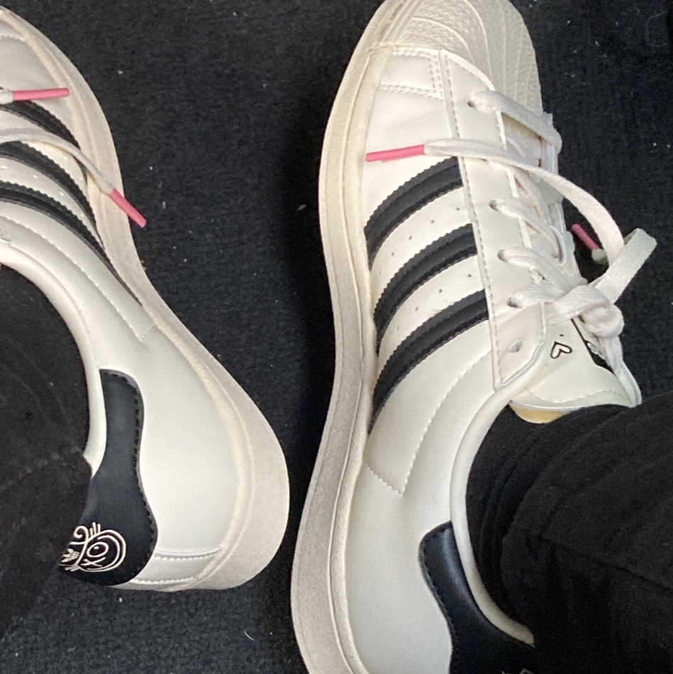 Adidas x Andre Saraiva Superstar Cream White Core Black 착용 스타일 - 2