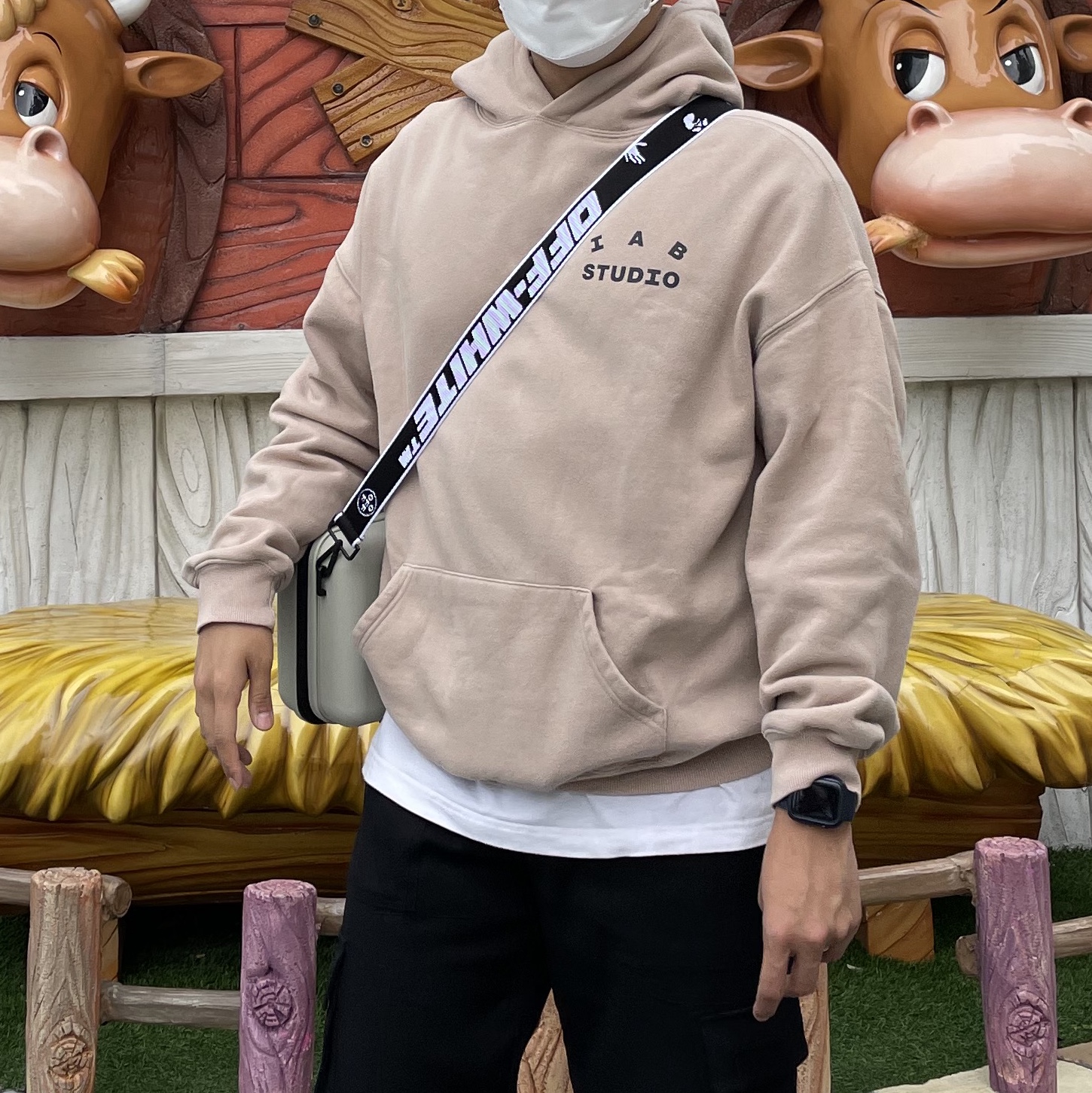 IAB Studio Hoodie Sand - 19FW 착용 스타일