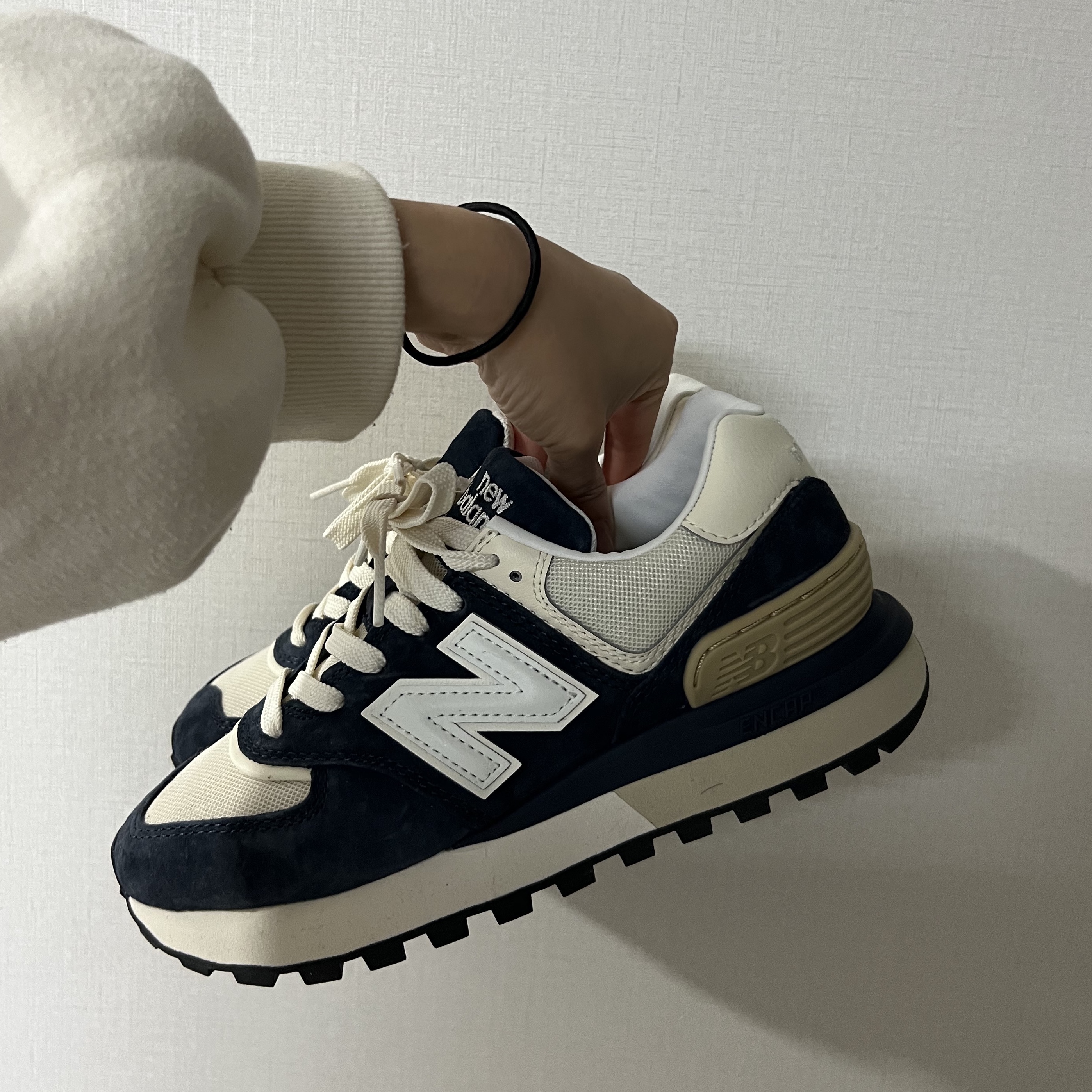 New Balance 574 Legacy Navy Blue 착용 스타일