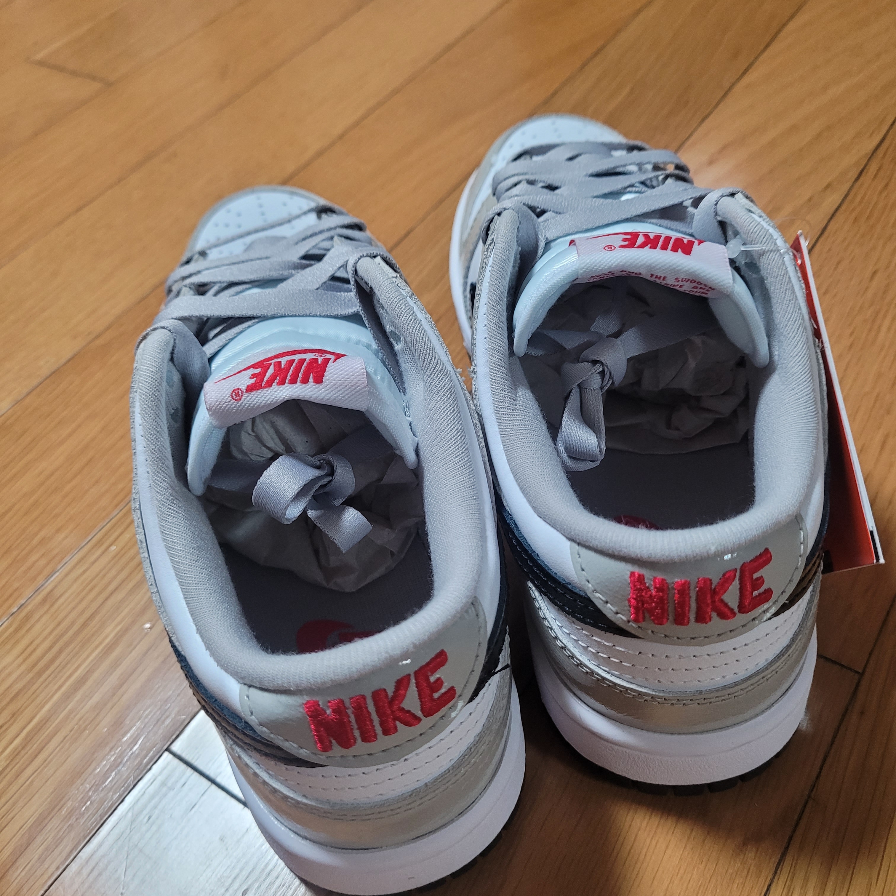 (W) Nike Dunk Low Essential Light Iron Ore Black μ°©μ© μ€νμΌ - 2