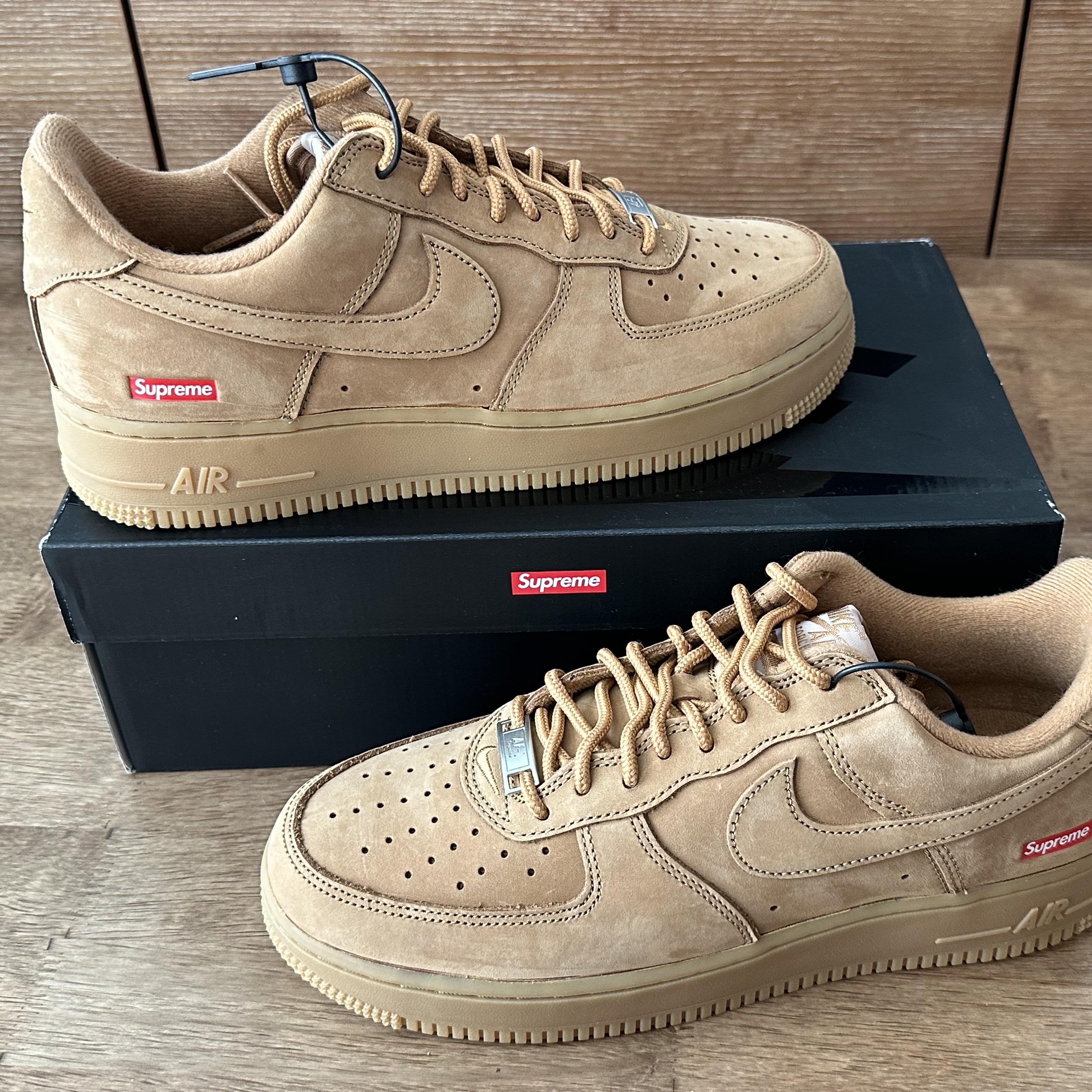 Nike x Supreme Air Force 1 Low Flax 착용 스타일