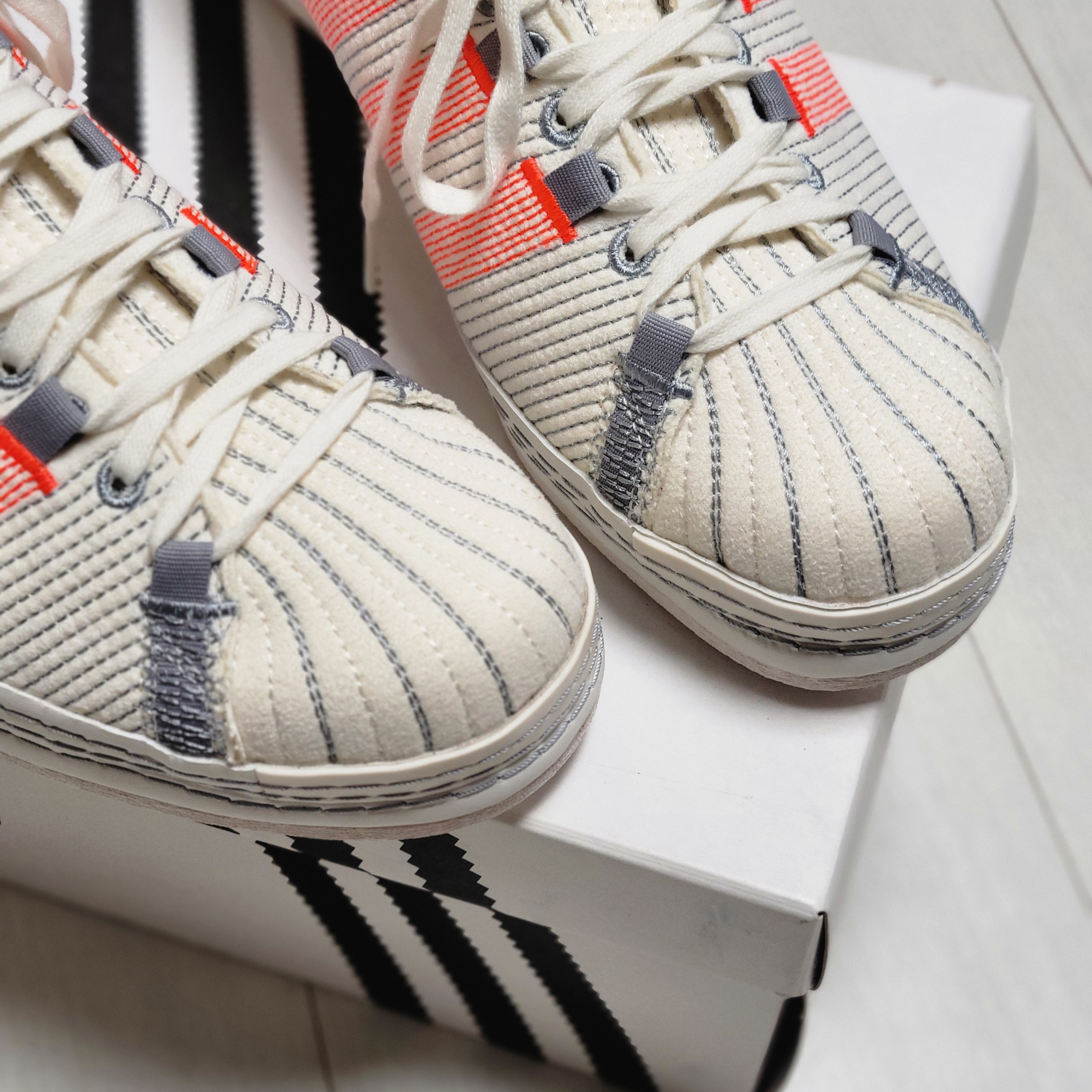 Adidas x Craig Green Superstar Off White 착용 스타일 - 3