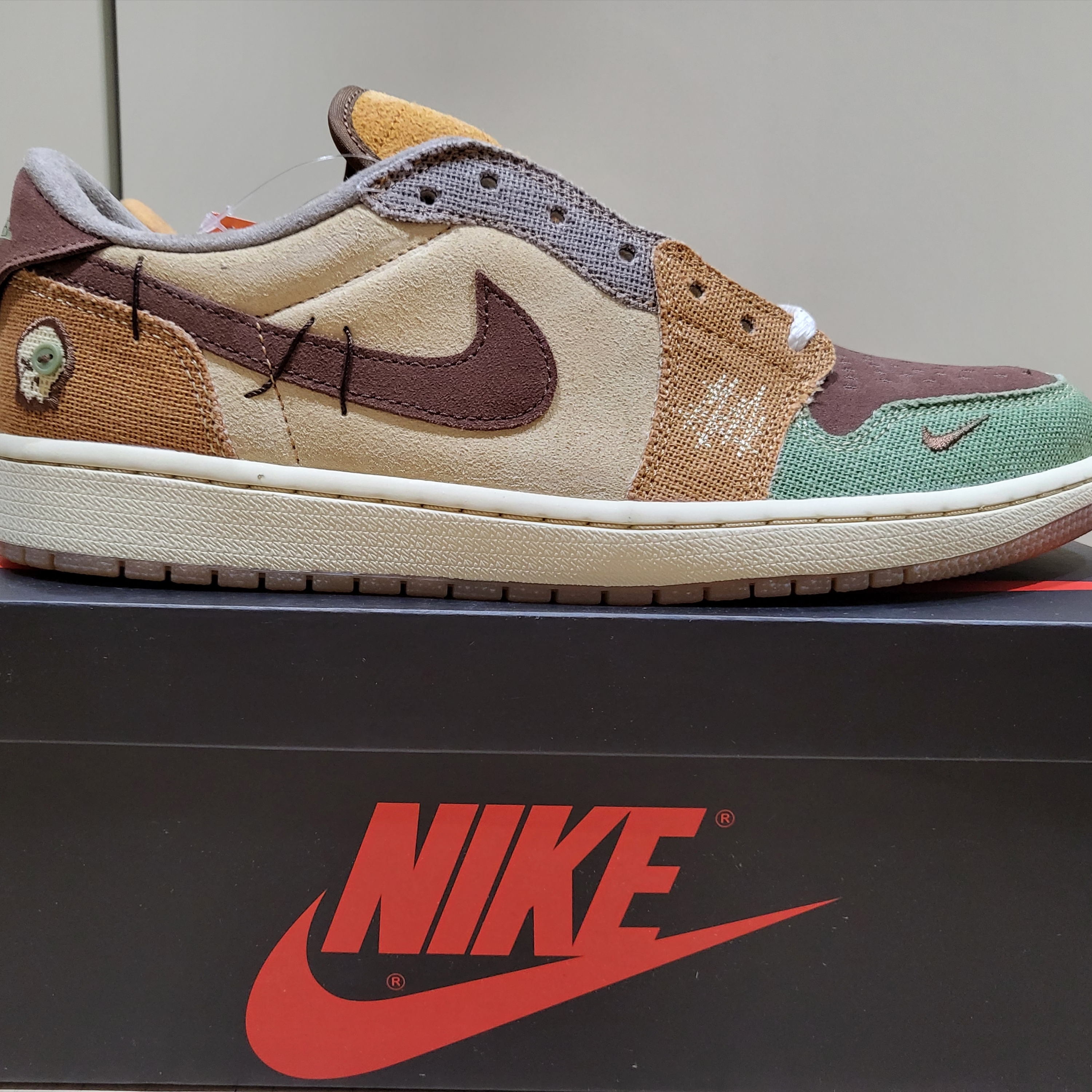 Jordan 1 x Zion Williamson Retro Low OG Flax and Oil Green 착용 스타일 - 3