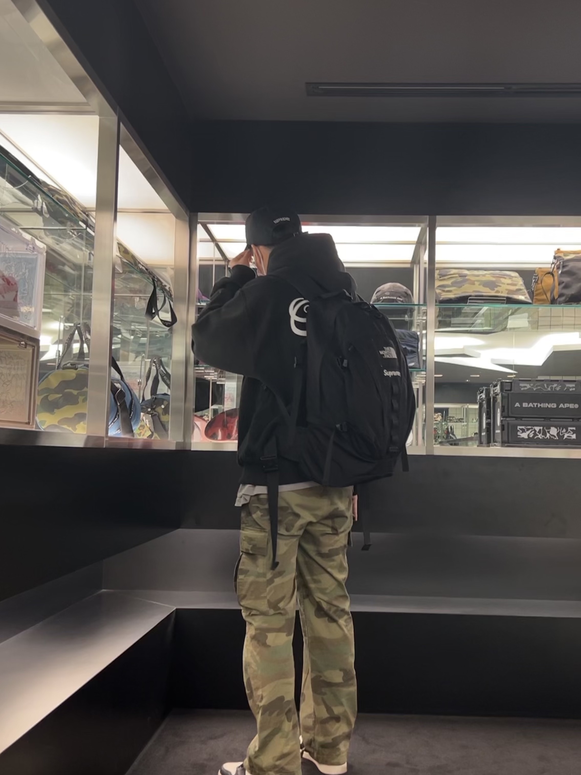 Supreme Ventile S Logo 6-Panel Black - 21FW, Stussy World Tour Zip Hoodie Black 2022 착용 스타일 - 3