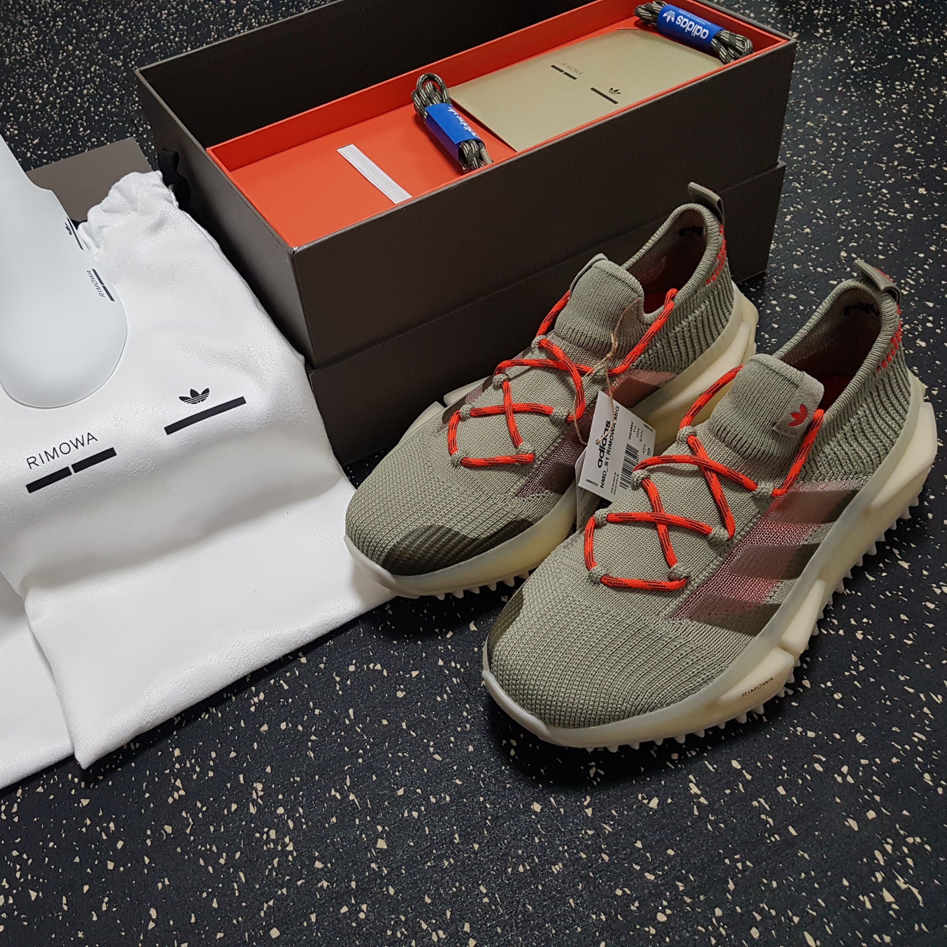 Adidas x Rimowa NMD S1 MIG Tech Beige 착용 스타일 - 1