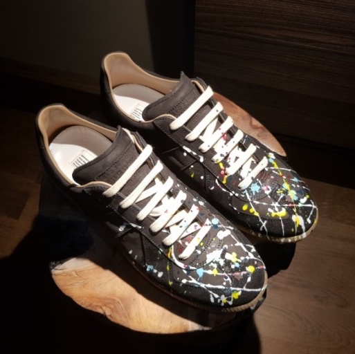 Maison Margiela Replica Paint Drop Sneakers Black 착용 스타일