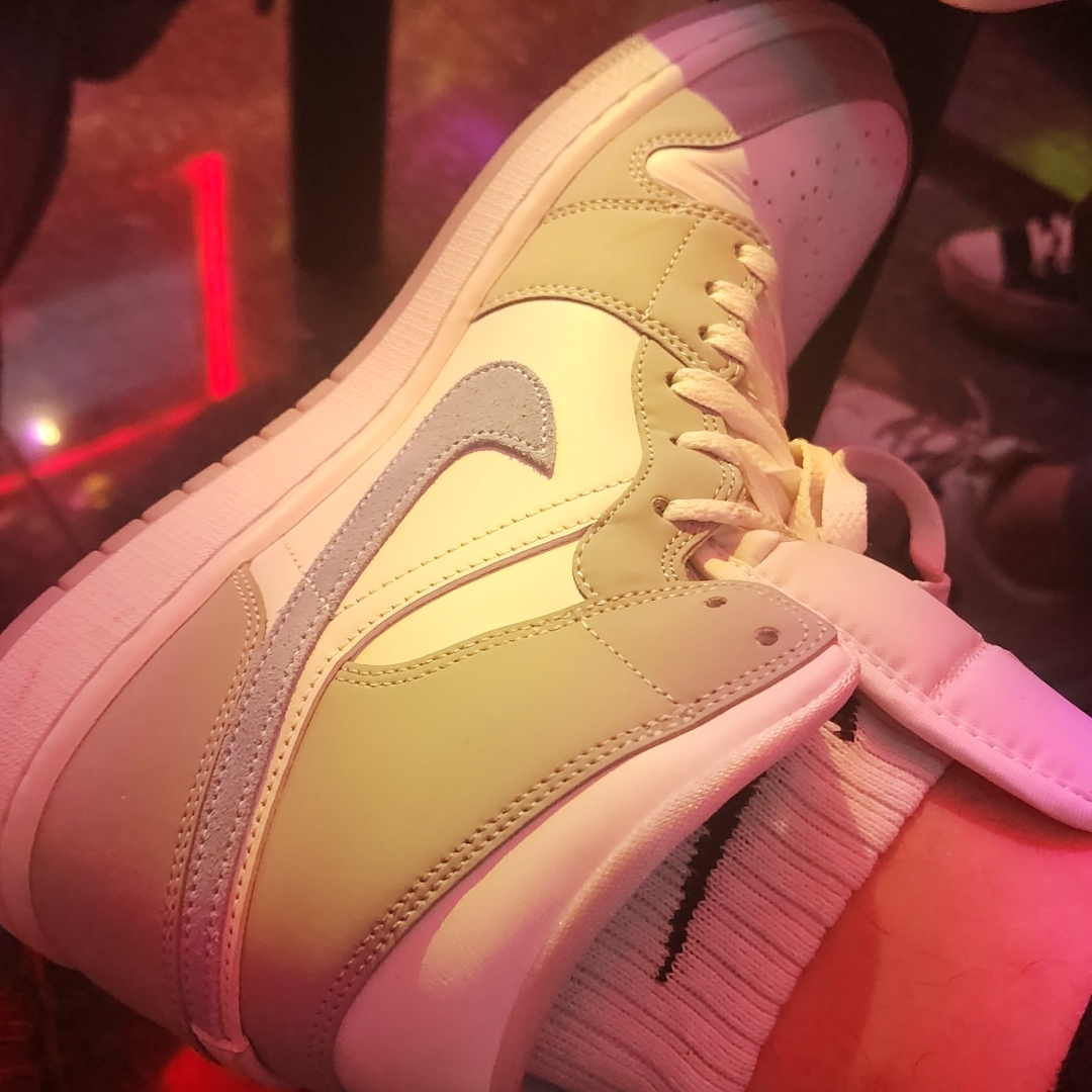 (W) Jordan 1 Mid Wolf Grey 착용 스타일 - 1