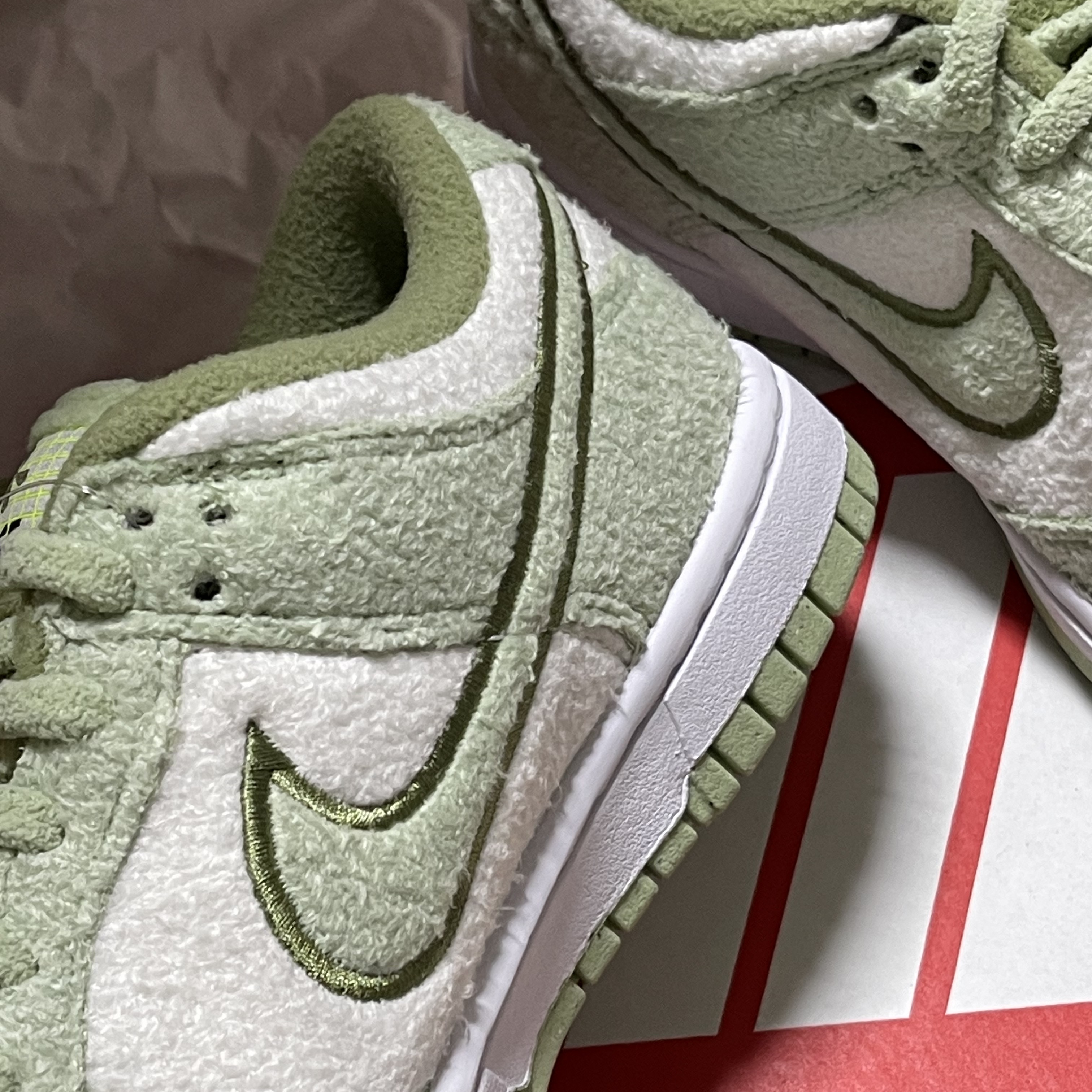 (W) Nike Dunk Low SE Honeydew Phantom ์ฐฉ์ฉ ์คํ์ผ